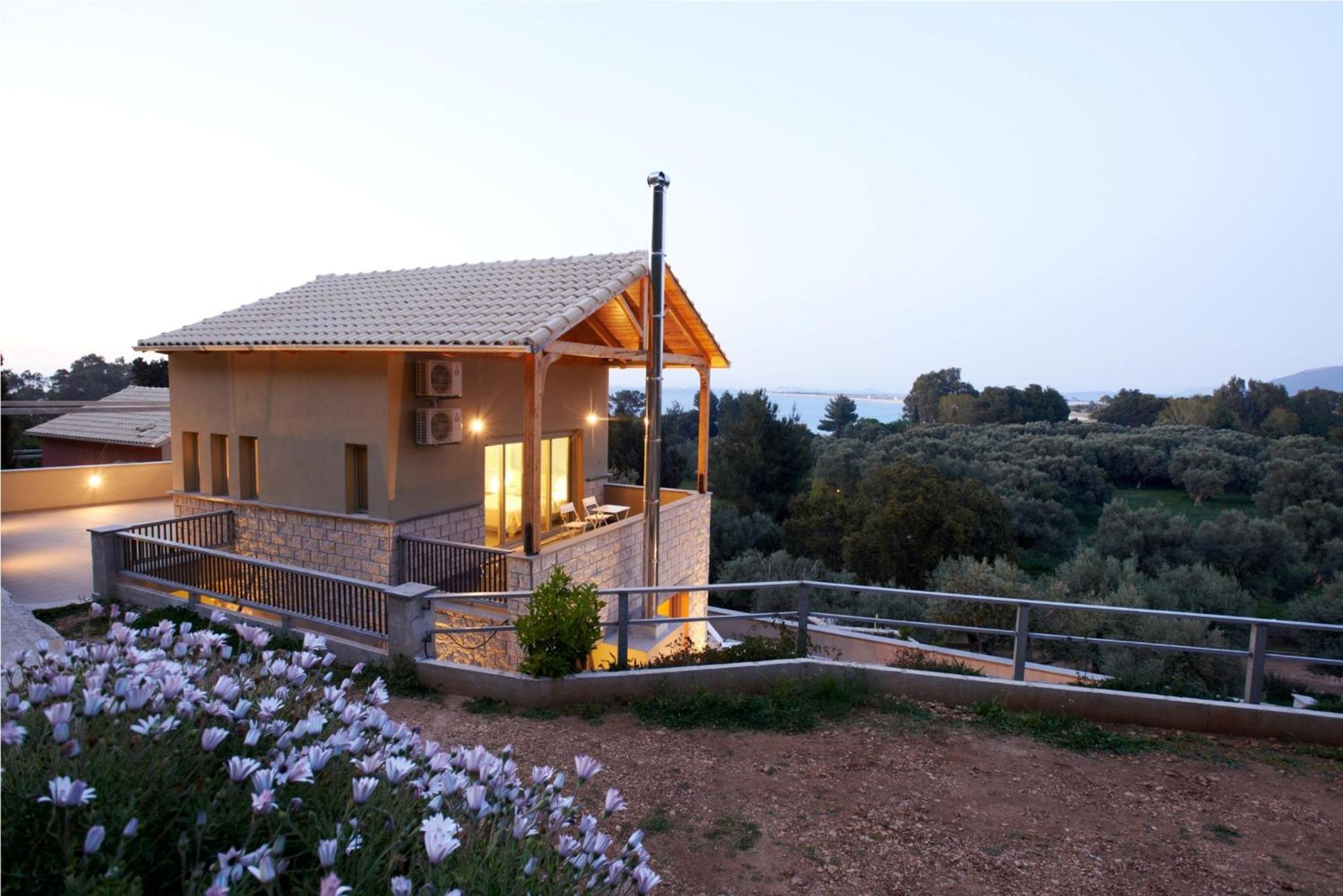 Arenaria L. Complex Villa *
