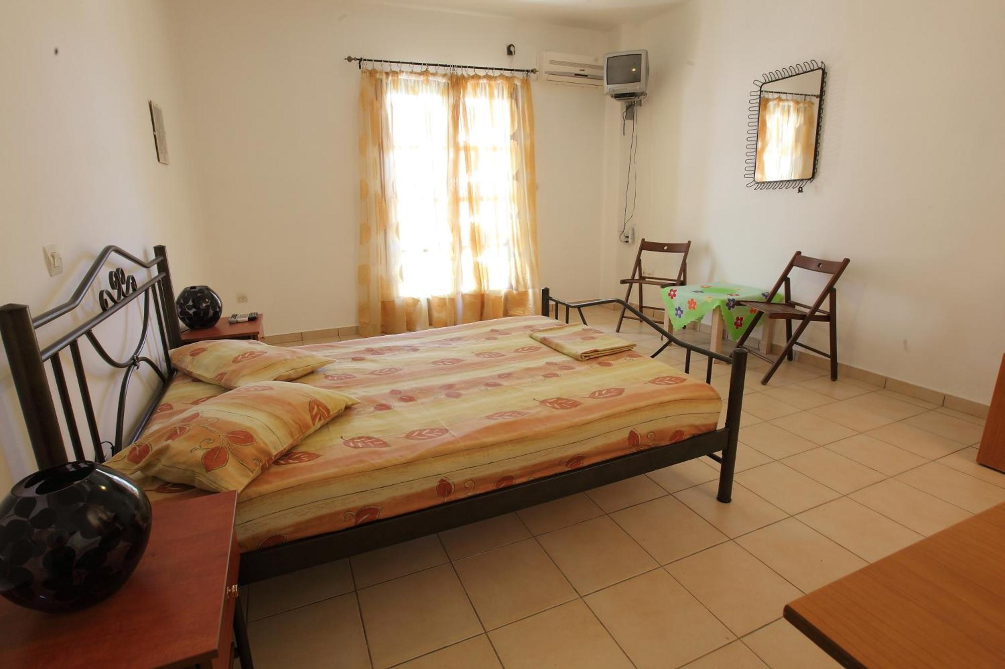 George Skyrosstudios Aparthotel