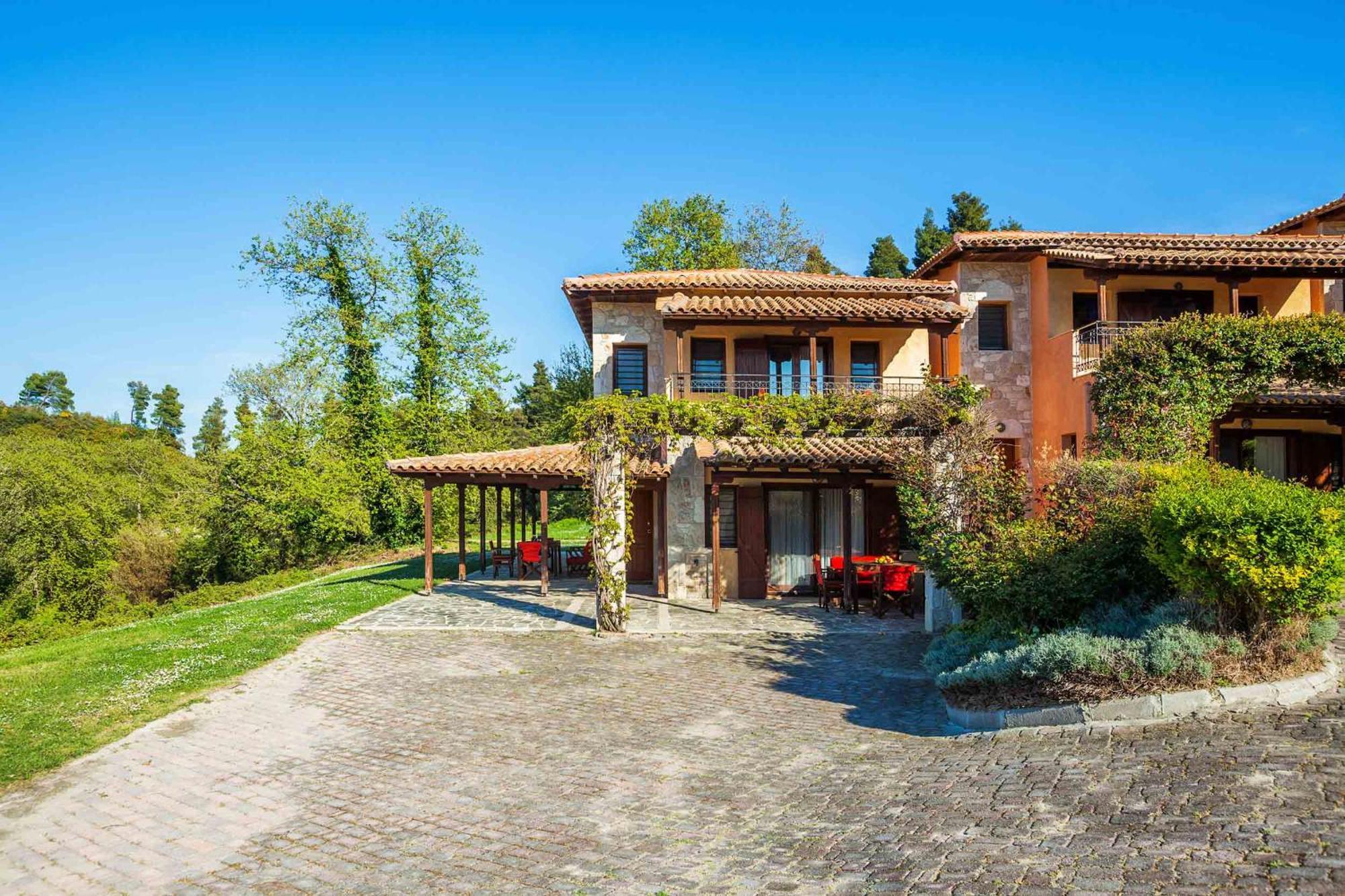 Akritas Ef Zin & Villa Paliouri