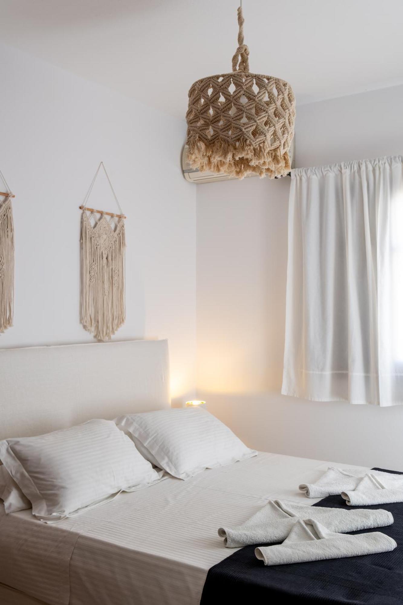 Pela Aparthotel