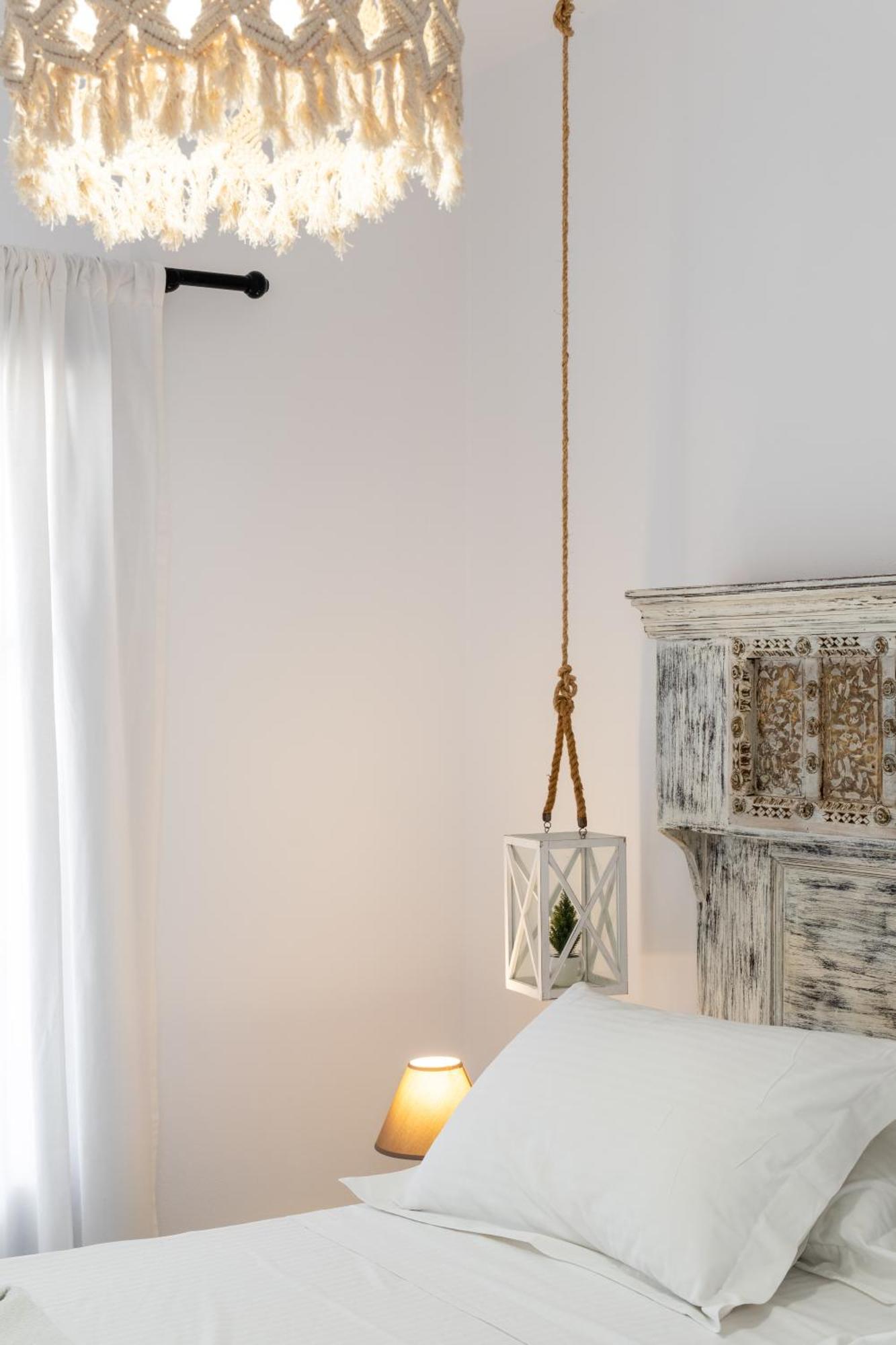 Pela Aparthotel 2*