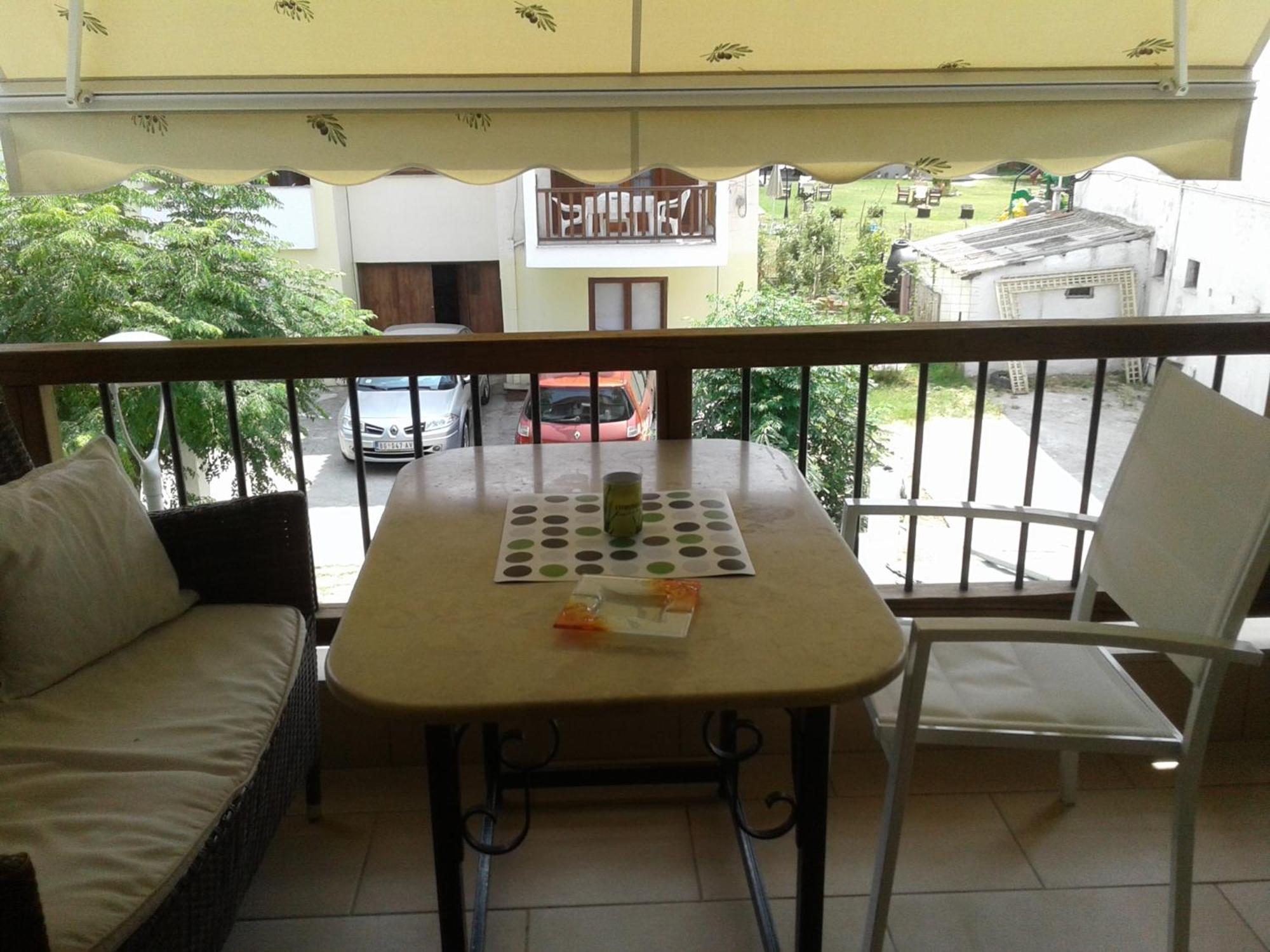 Apartment Traditional Arsanas