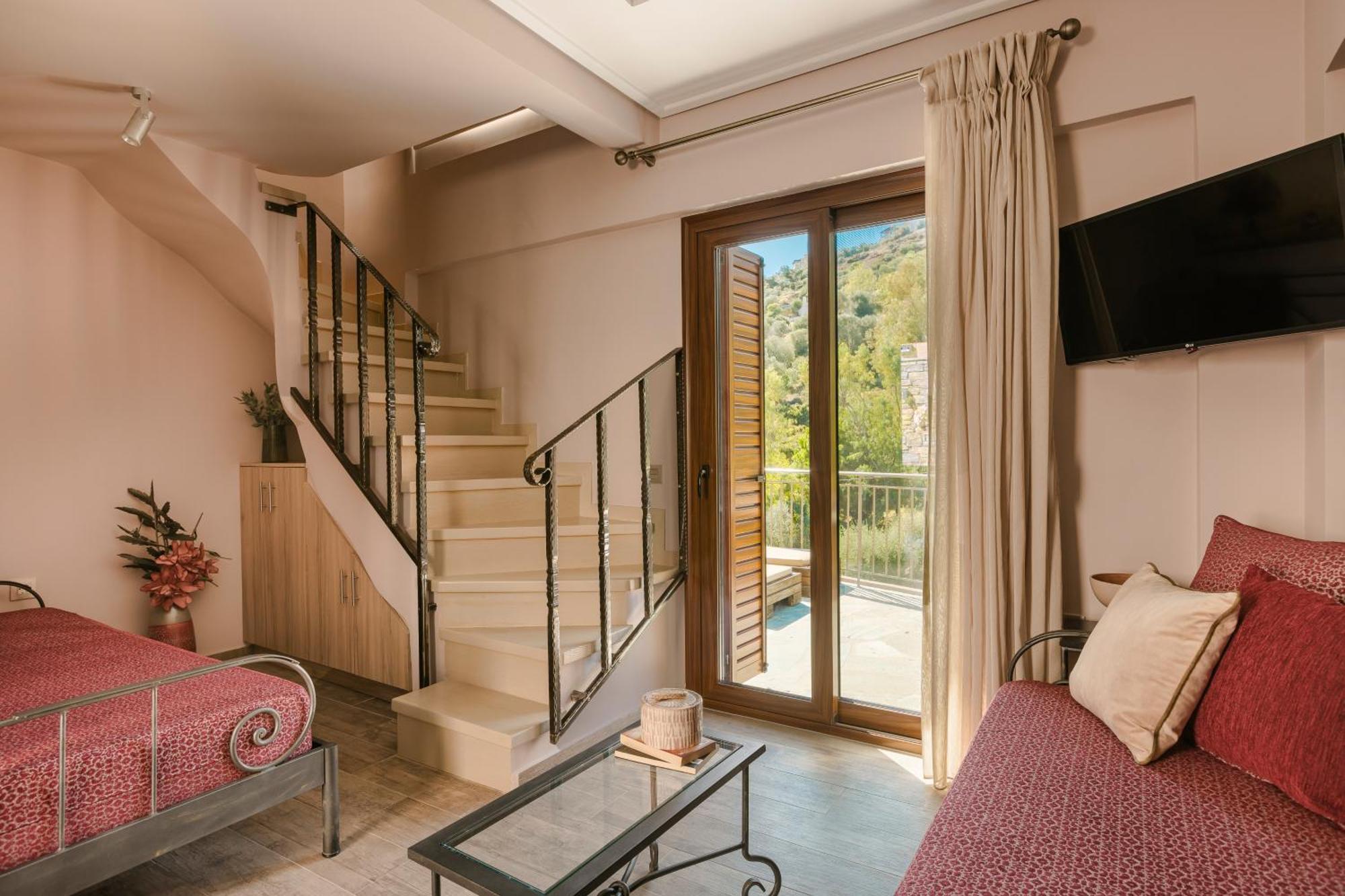Paramithenio Village &