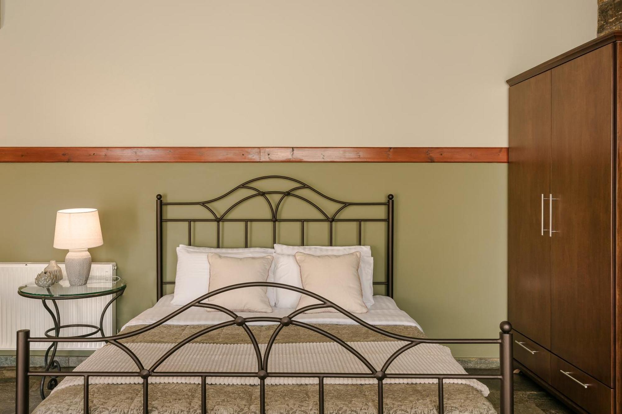 Aparthotel Paramithenio Village &