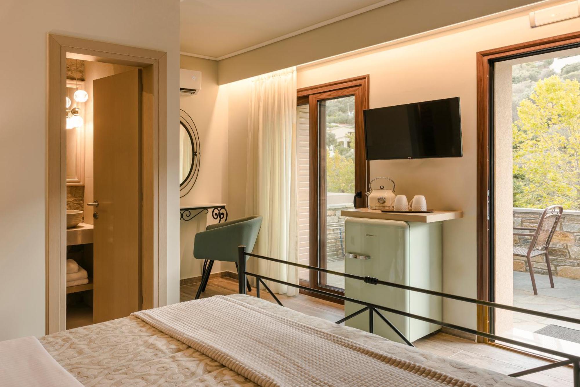 Aparthotel Paramithenio Village &