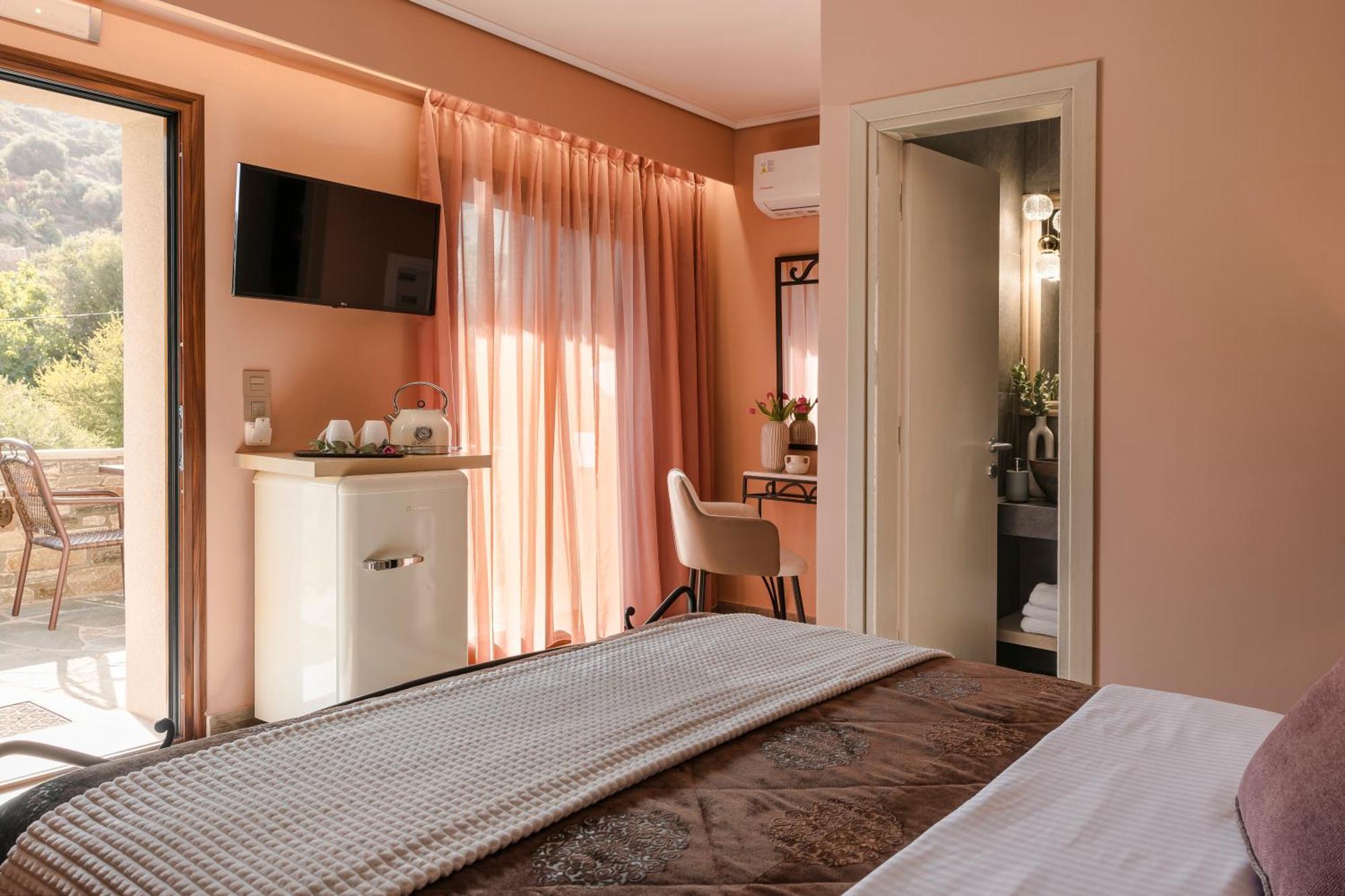 Aparthotel Paramithenio Village & *