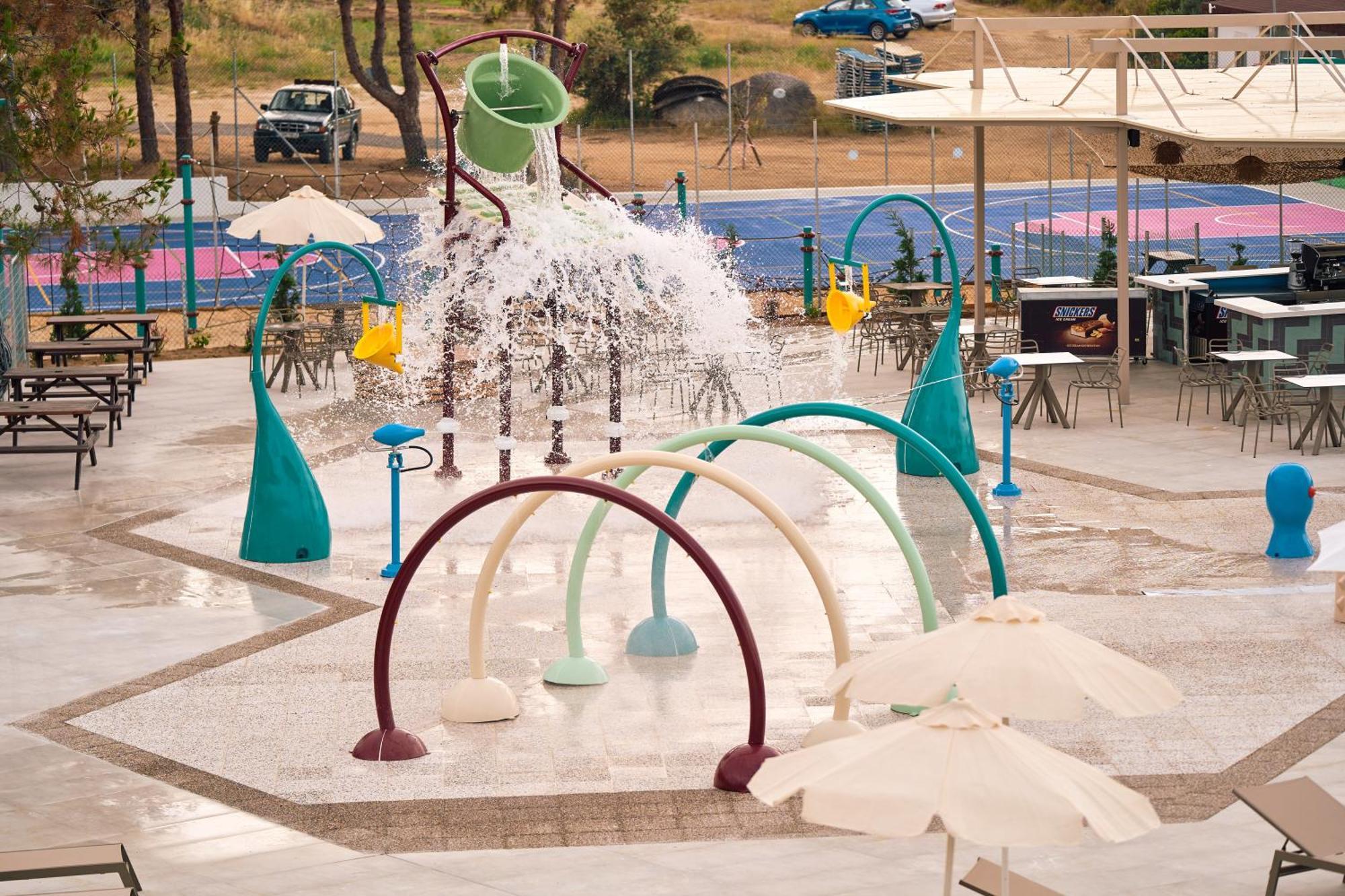 Zoe Hotel, Trypiti & Hive Water Park Hotel