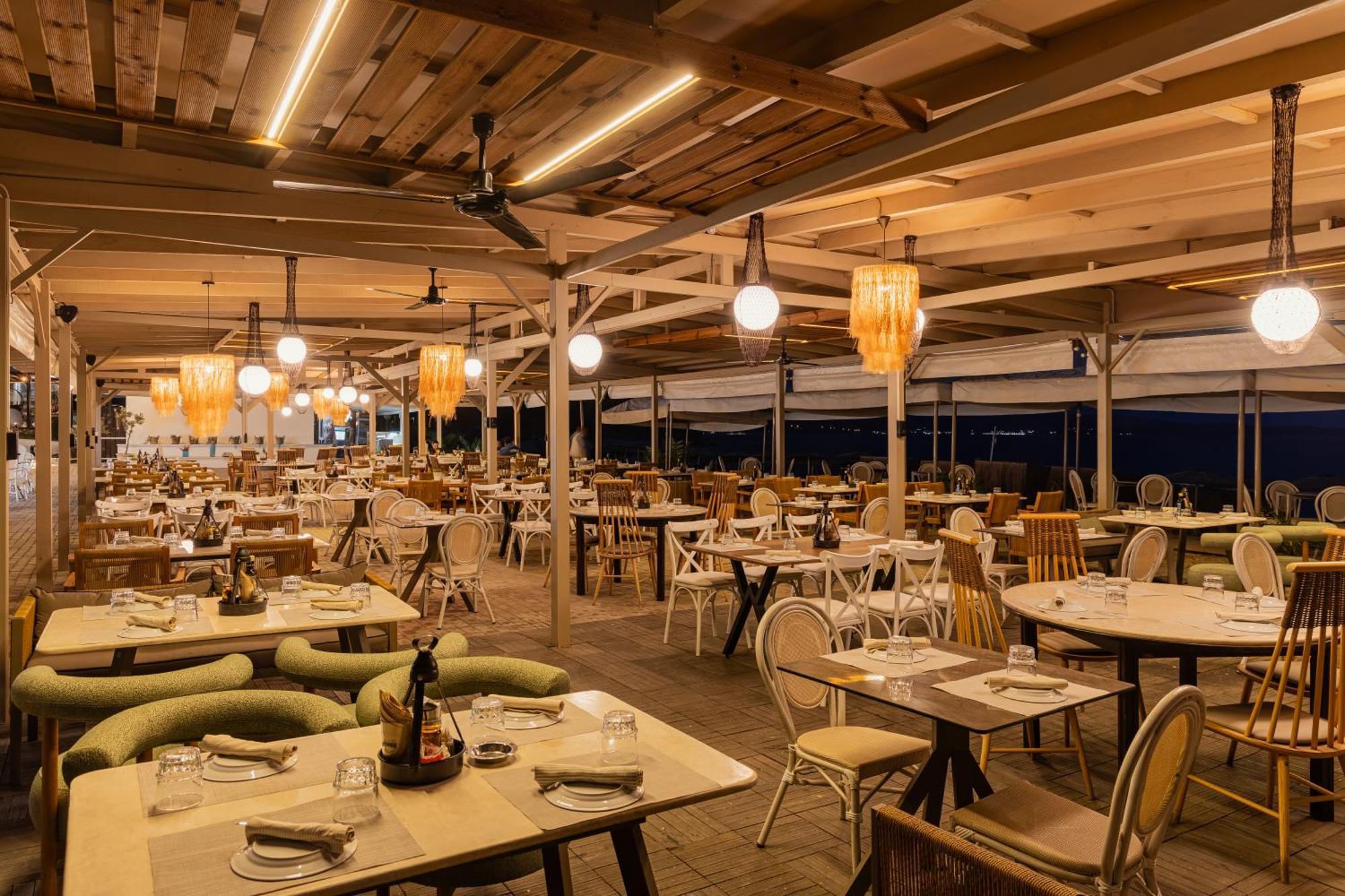 Zoe Hotel, Trypiti & Hive Water Park