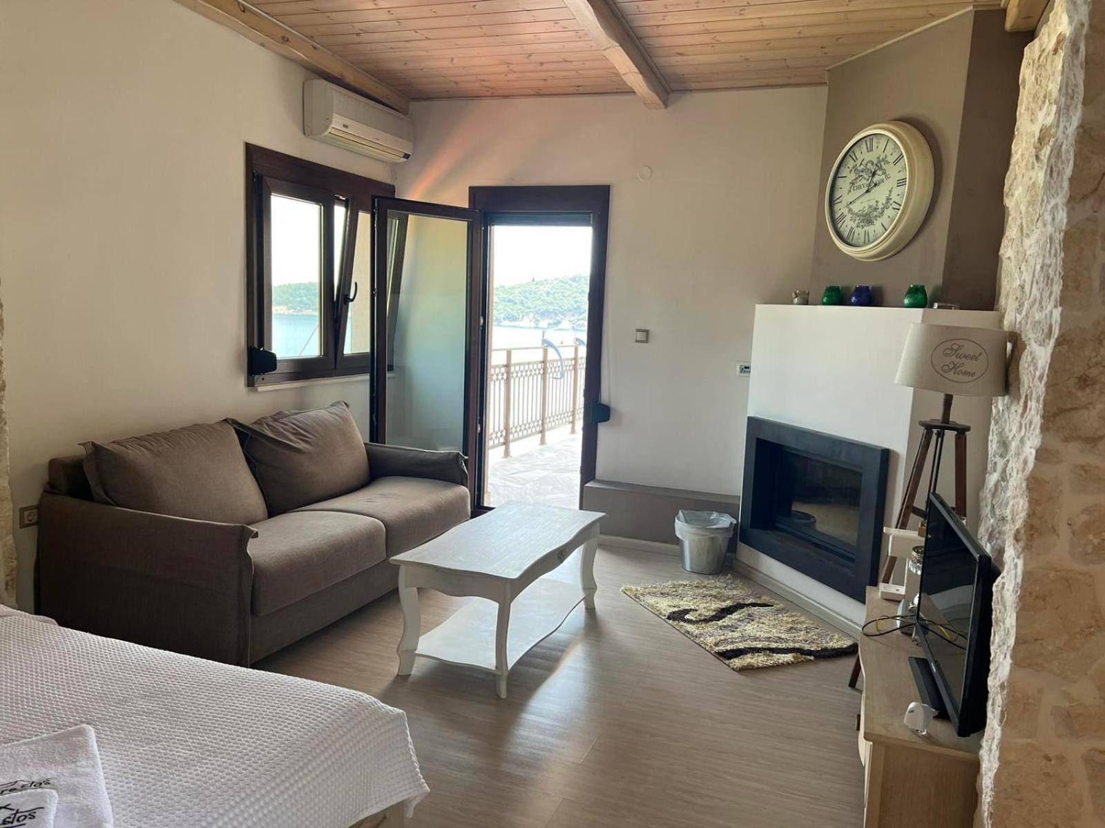 Aparthotel Agorastos Koinira
