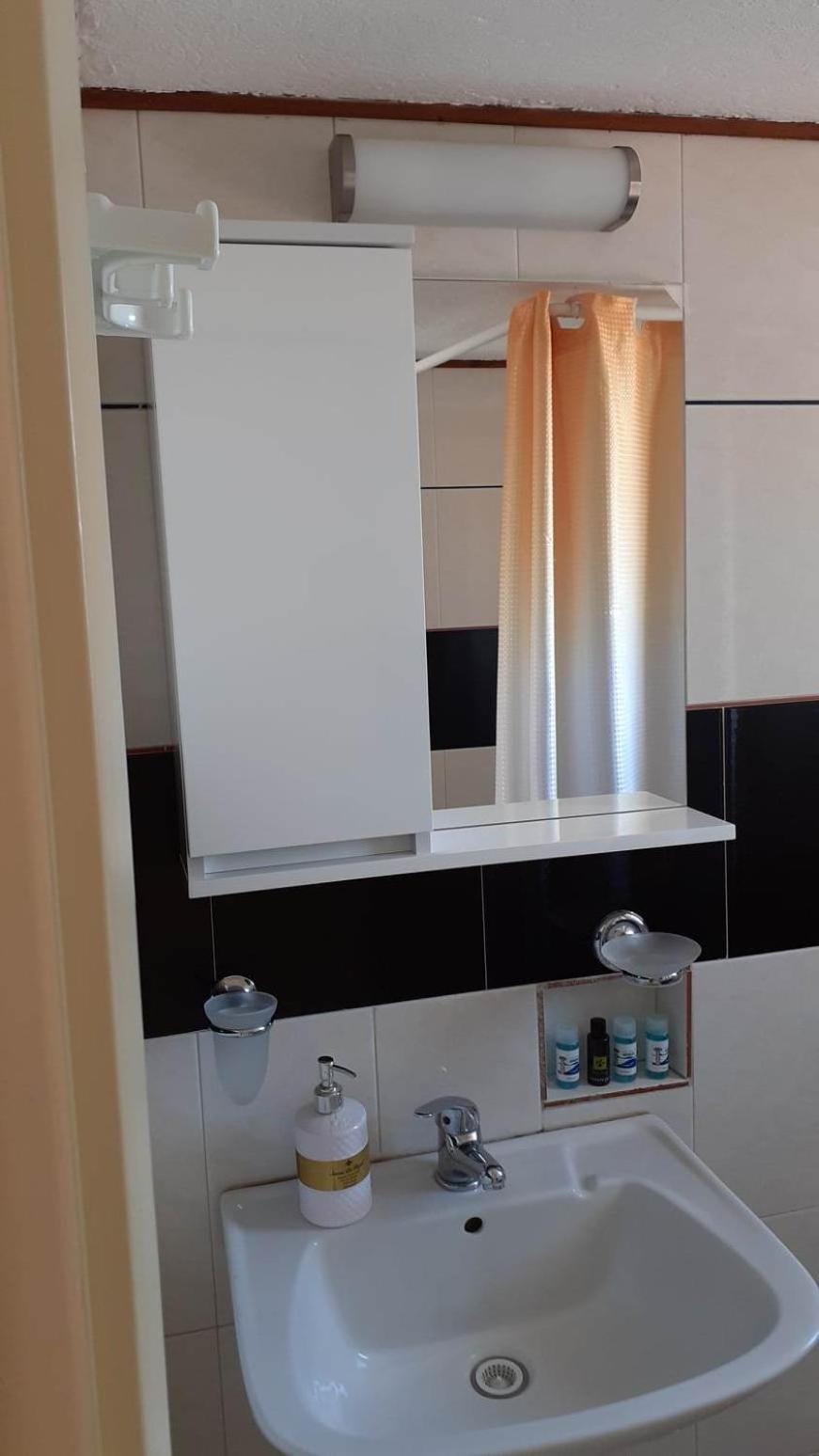 Helios Serifos Guest house Livadi (Serifos)