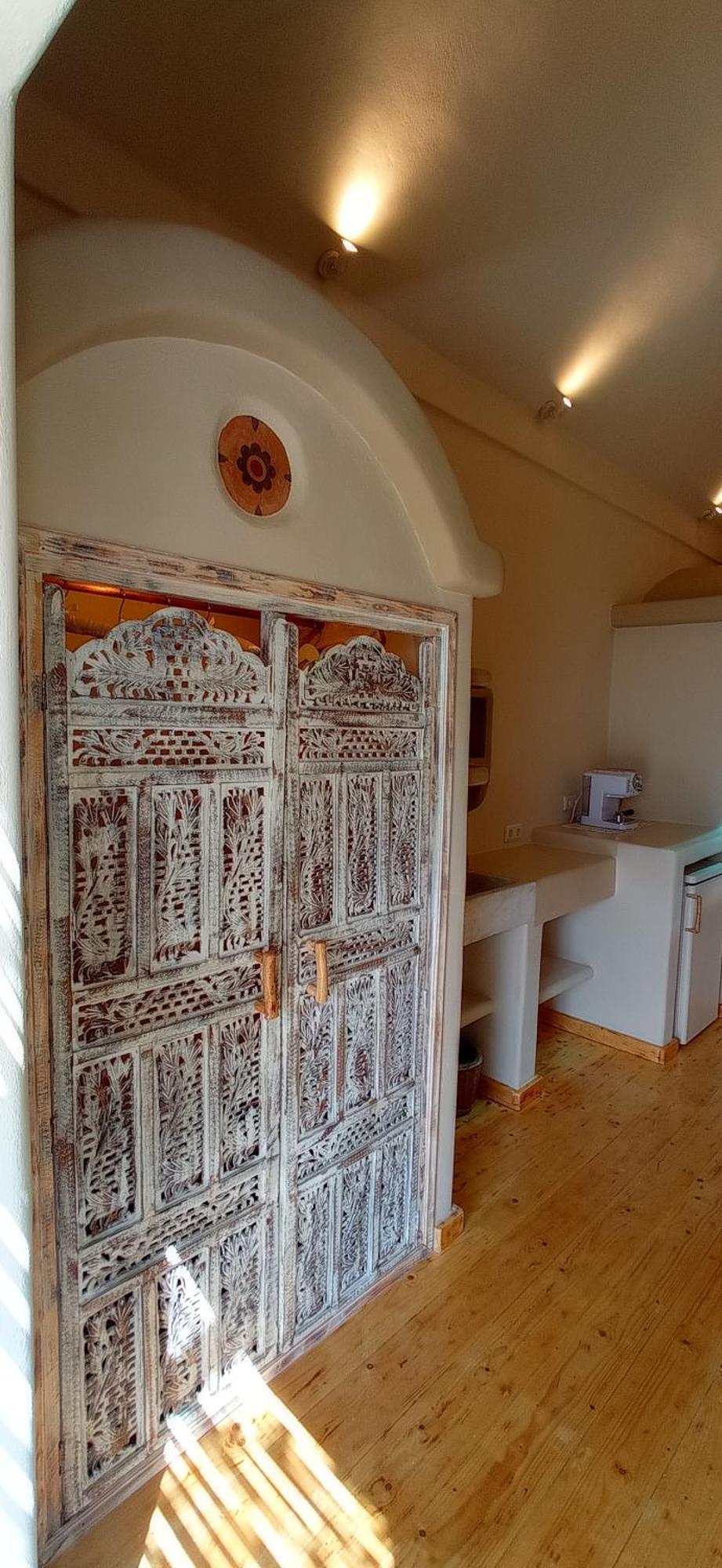 Aliori Art Caves Guest house *