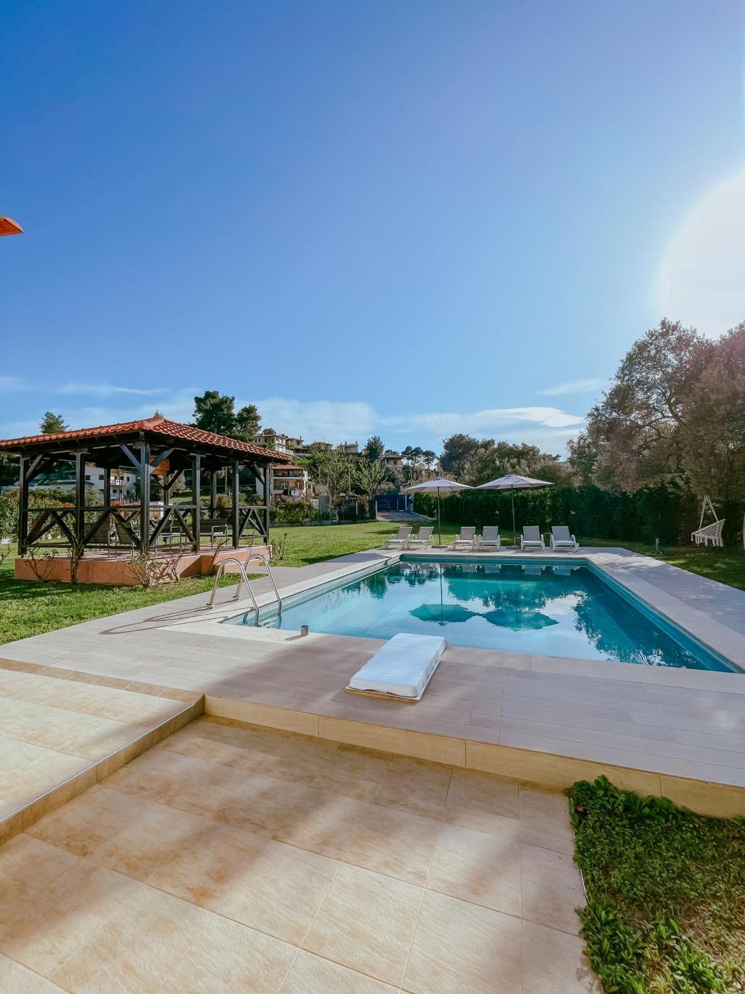 Villa Friday Mood By Diomedes Group