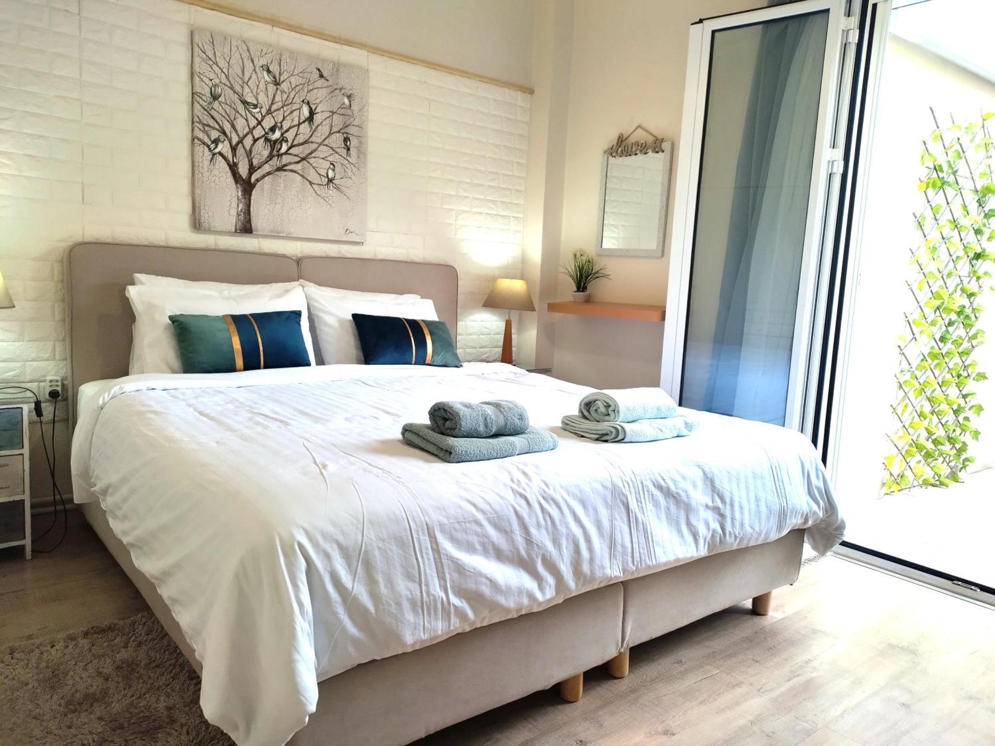Luxury Seafront House Nearby Delphi