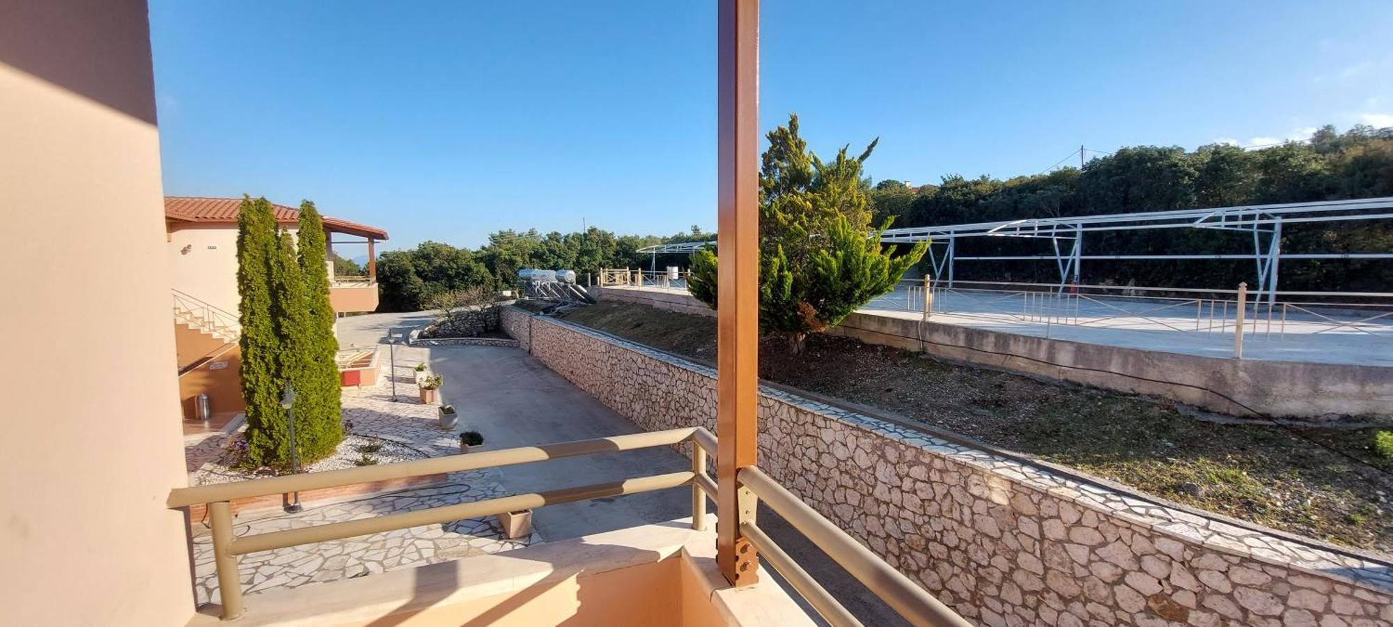 Hotel Semiramis Frinion