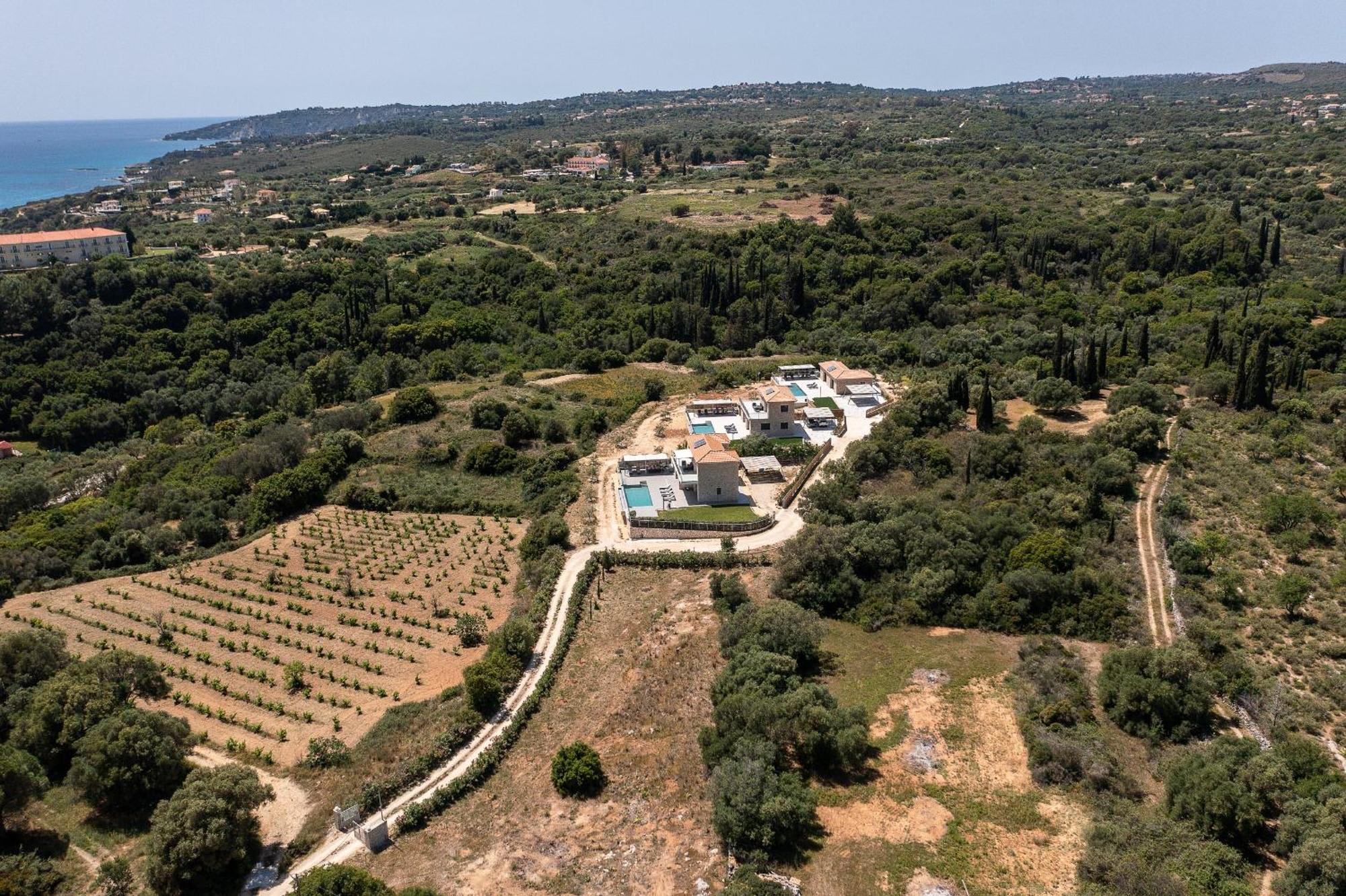 Kefalonia Stone - Petros Kefalonica *