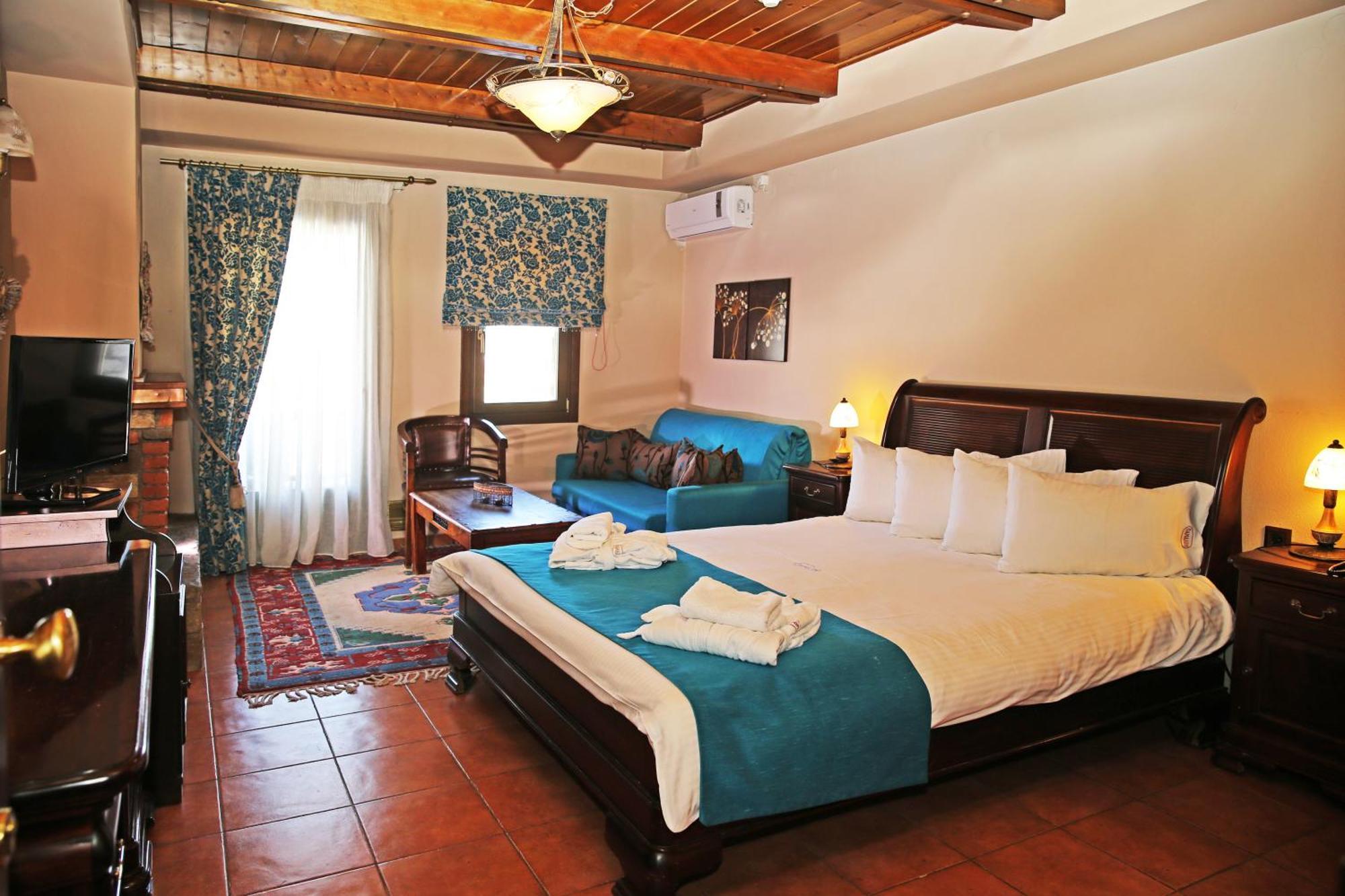Pandion Luxury Boutique Hotel & Suites With Spa *
