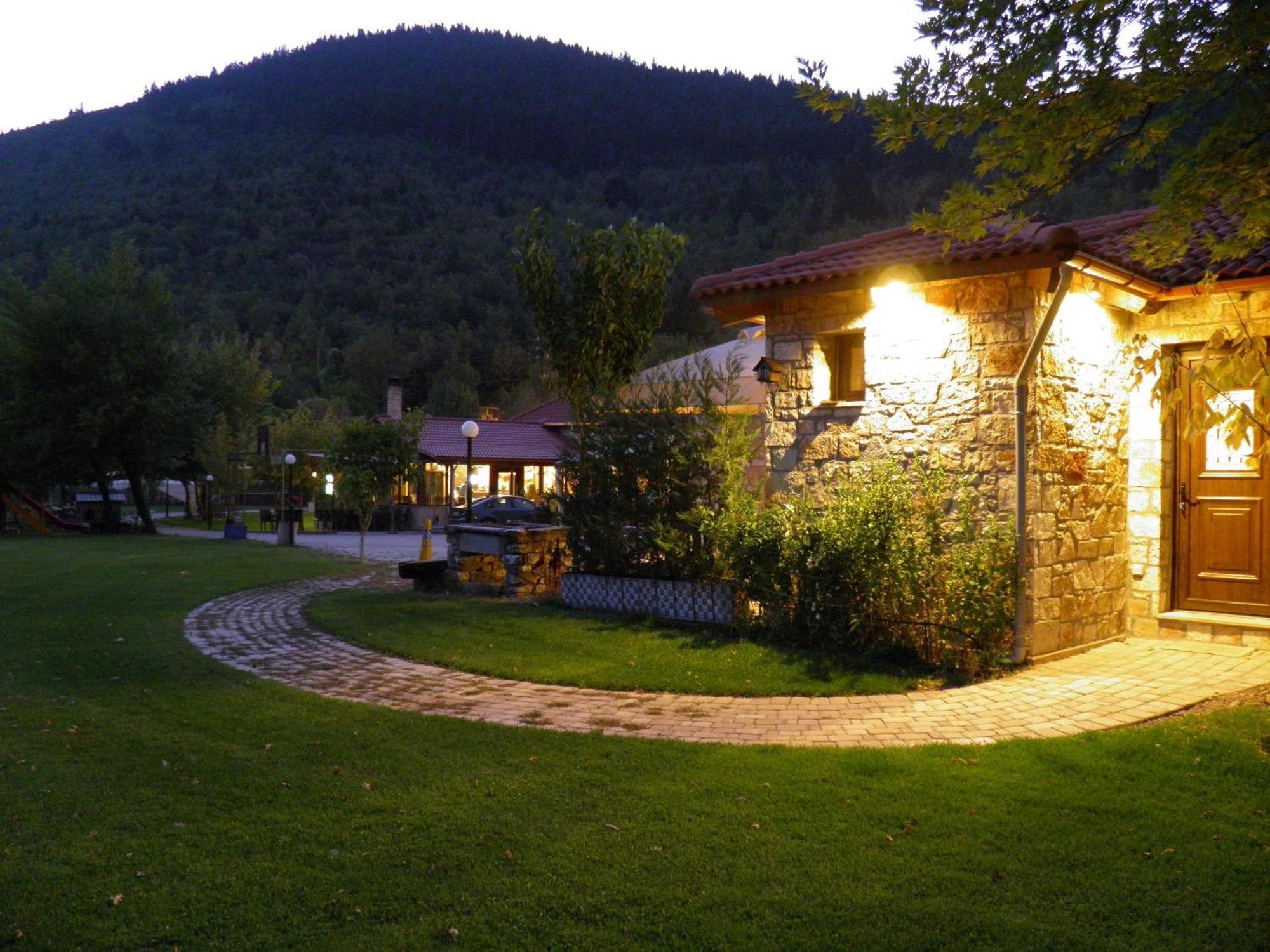 Aparthotel Ninemia And Play Karpenisi