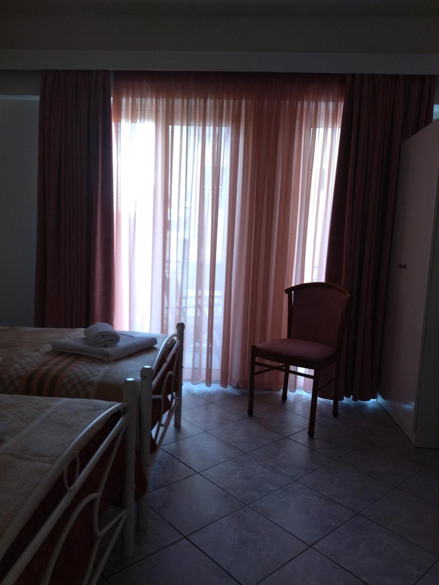 Guest house Chrisi Akti