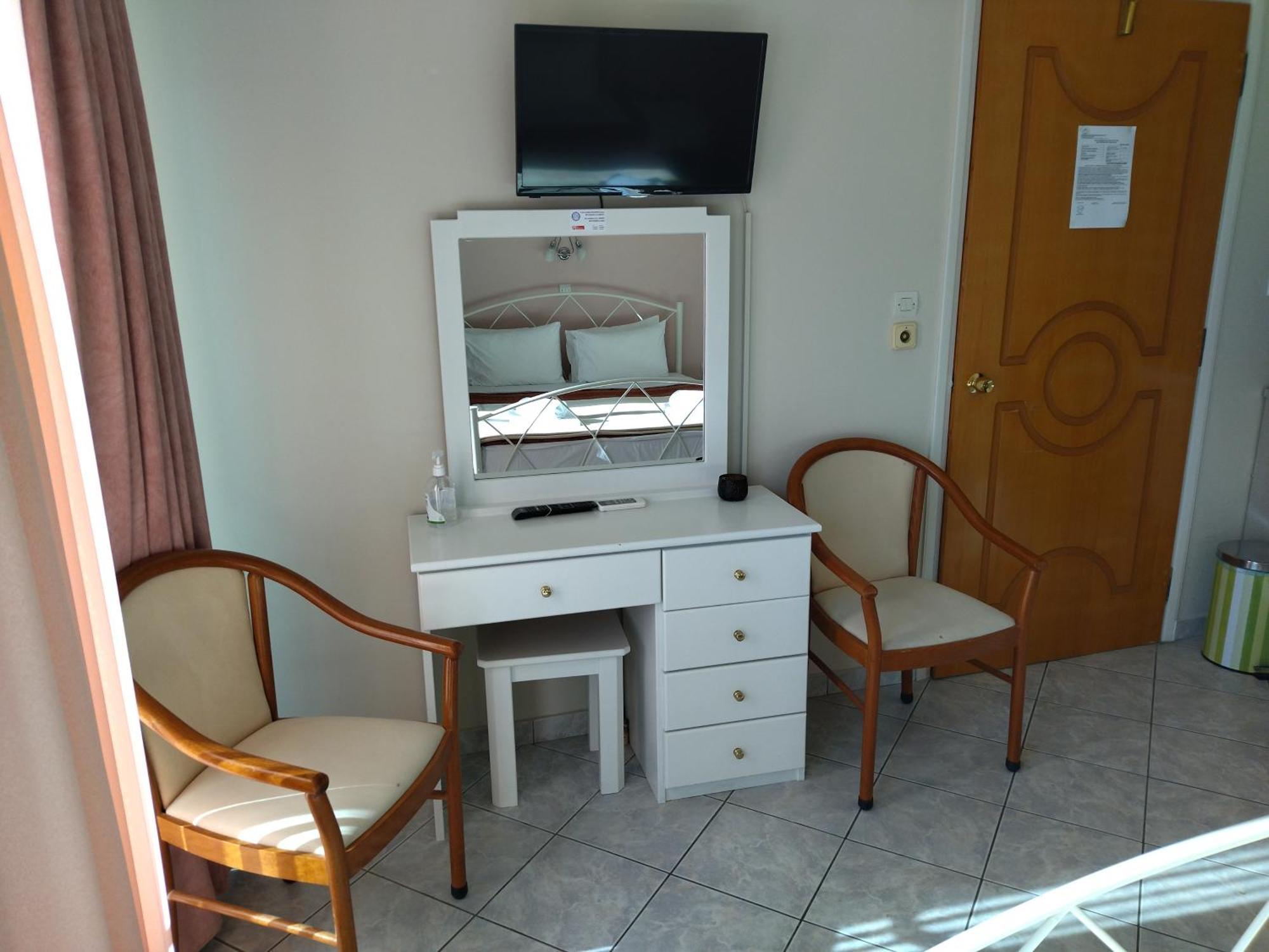 Chrisi Akti Guest house