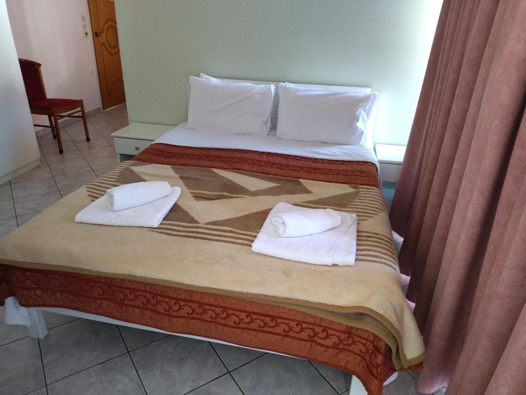 Chrisi Akti Guest house