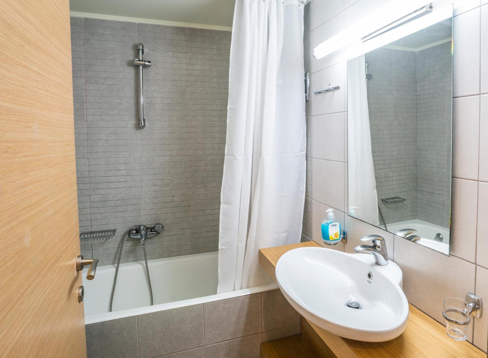 Athina Aparthotel 3*