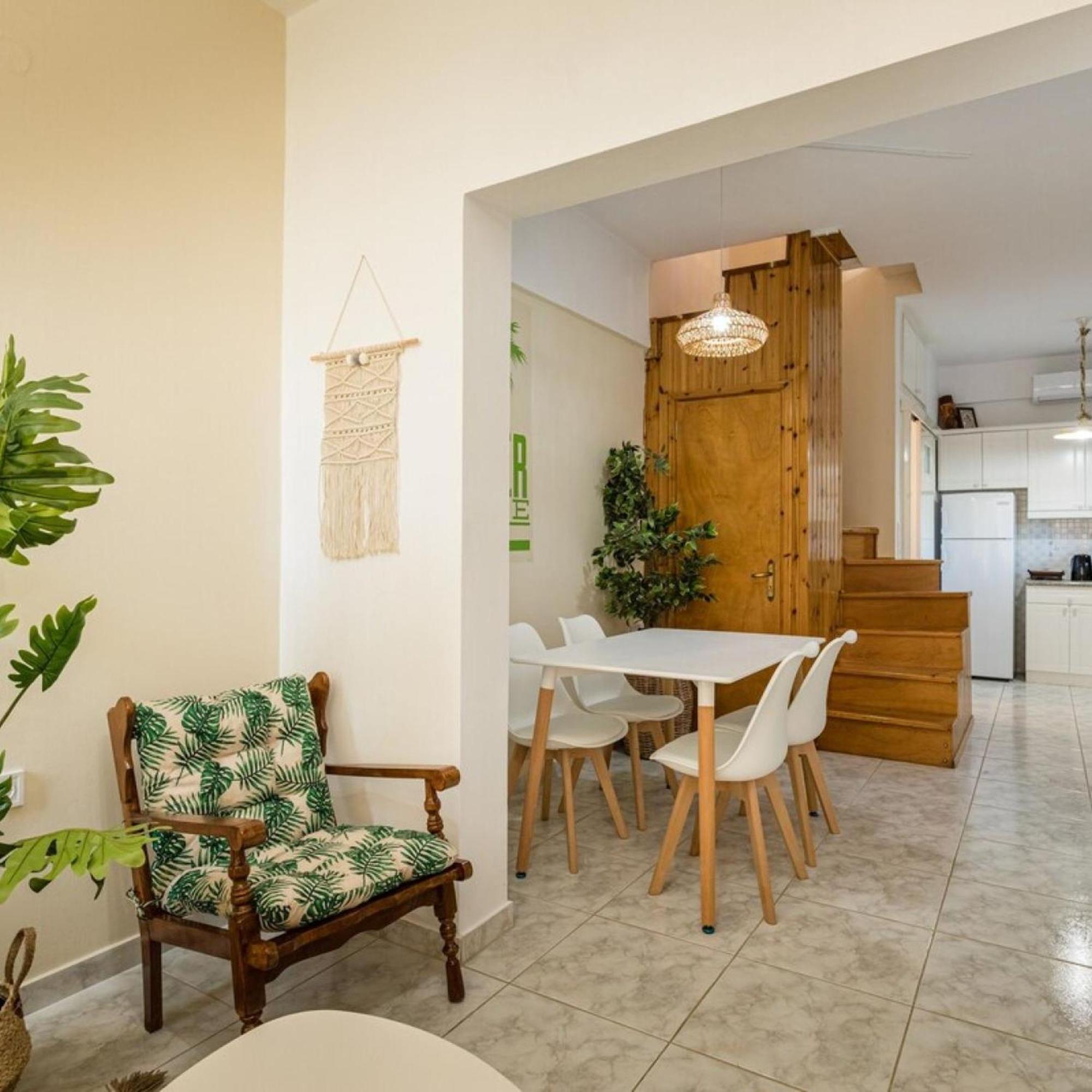 Maisonette With Palms