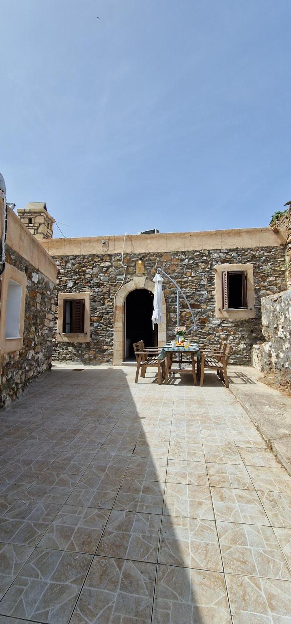 Yiannis Guest house