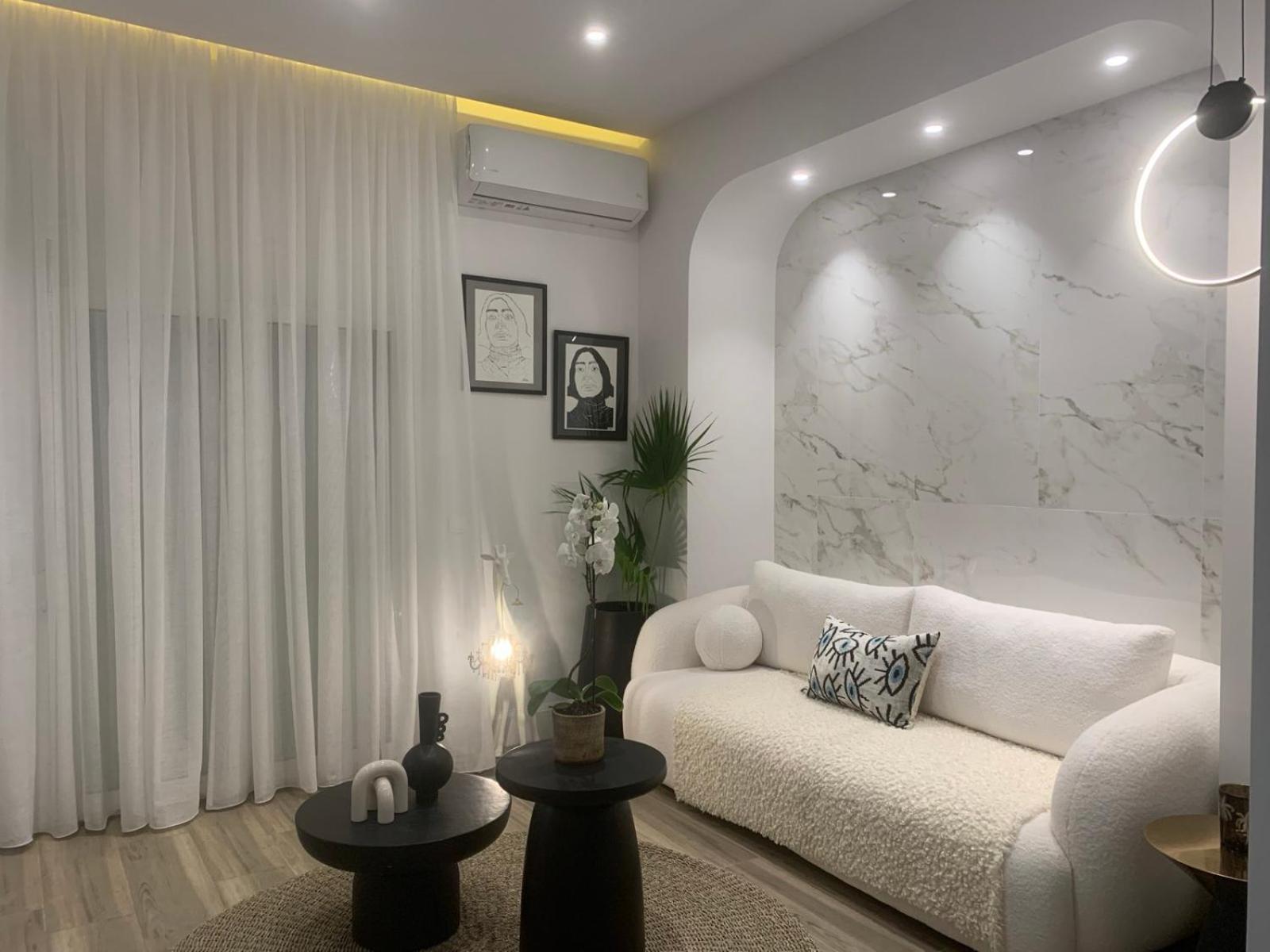 Khroma Luxury 1 Front Apartment *