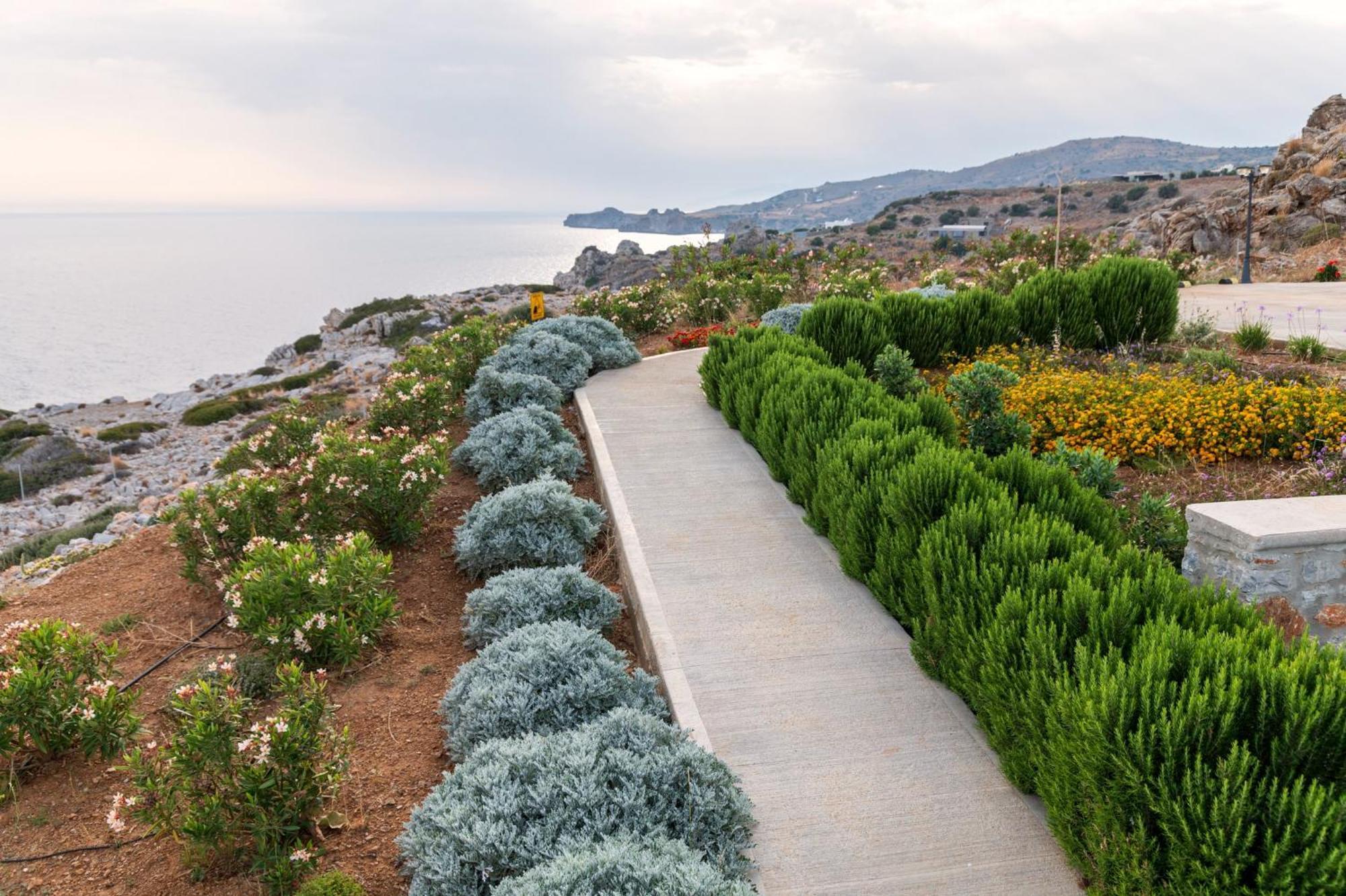 Seafront Luxury With Infinity Pool & Devine Views! Villa *