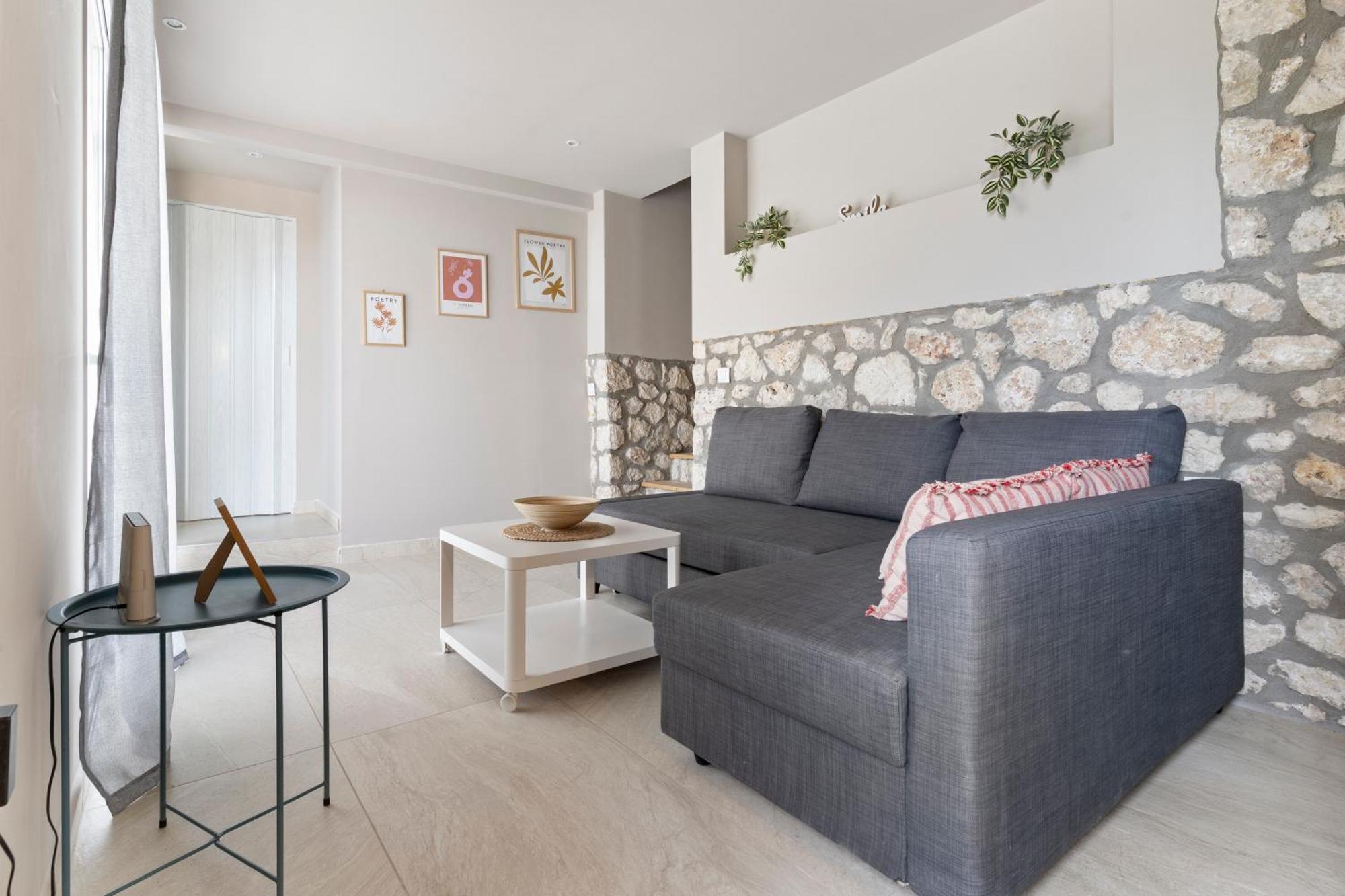 Marcon Stone House * Nikiana