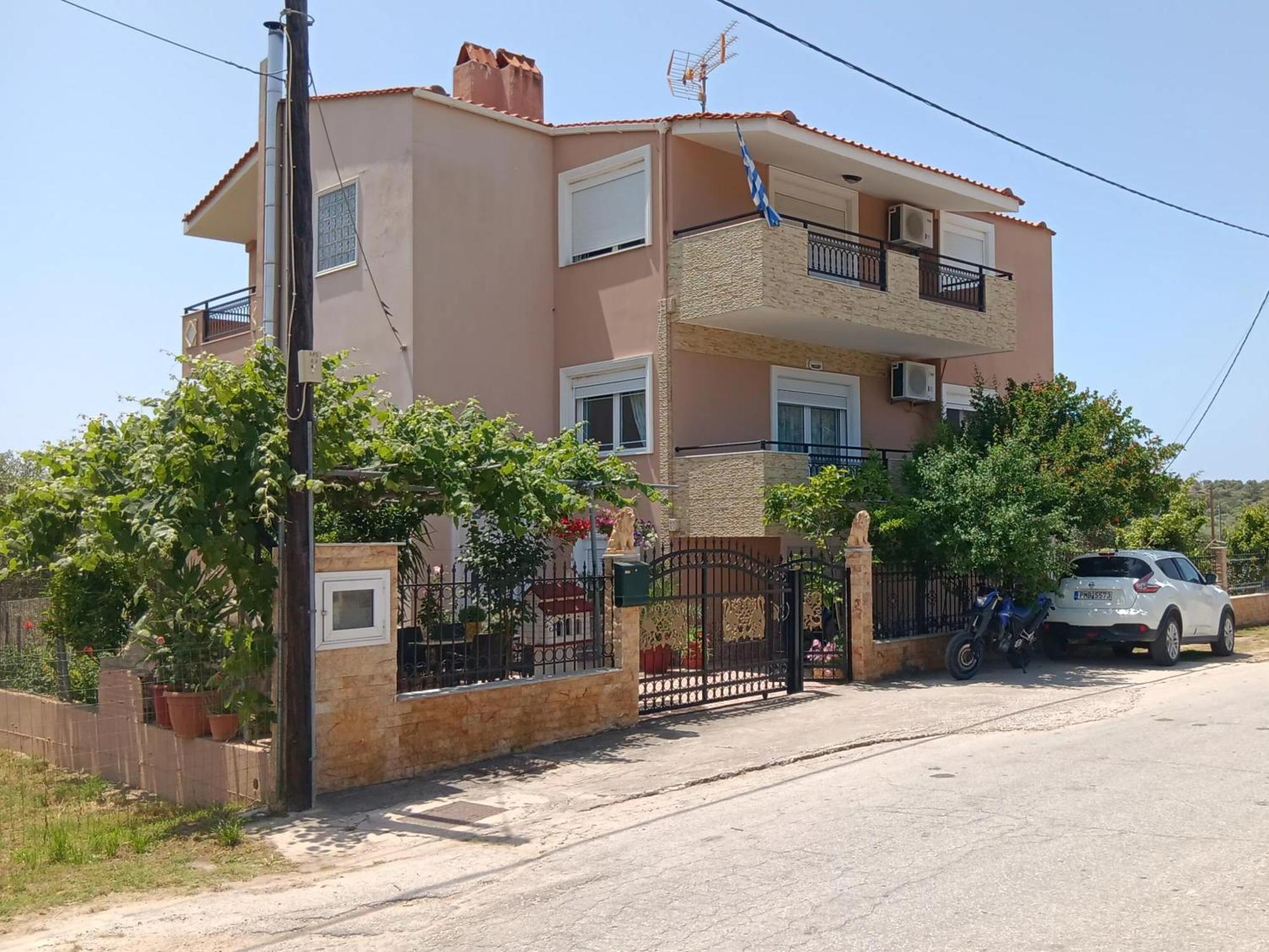 Babis House Apartment *