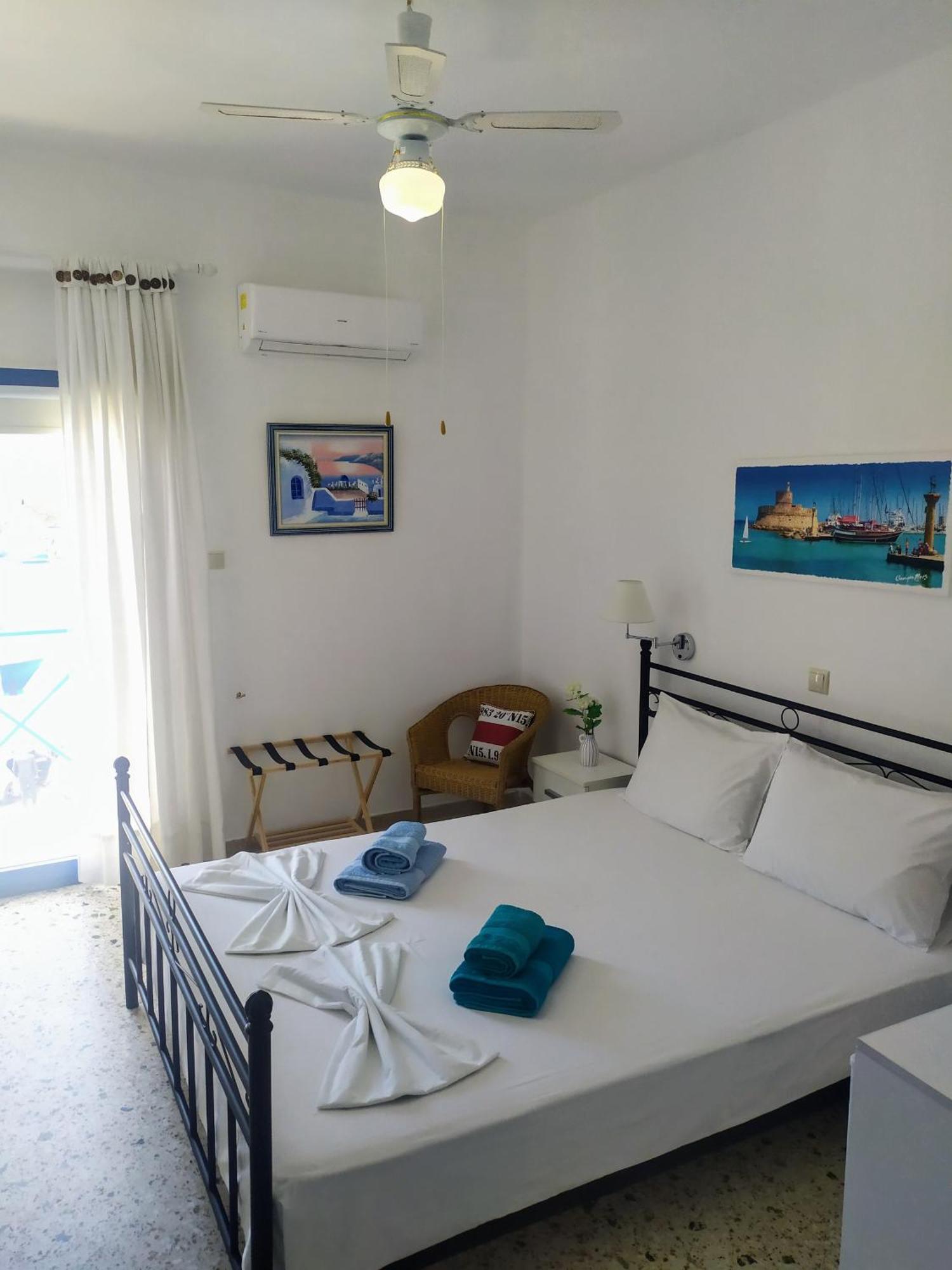 Agora Center Building - 20 Apartment Chora (Ios)