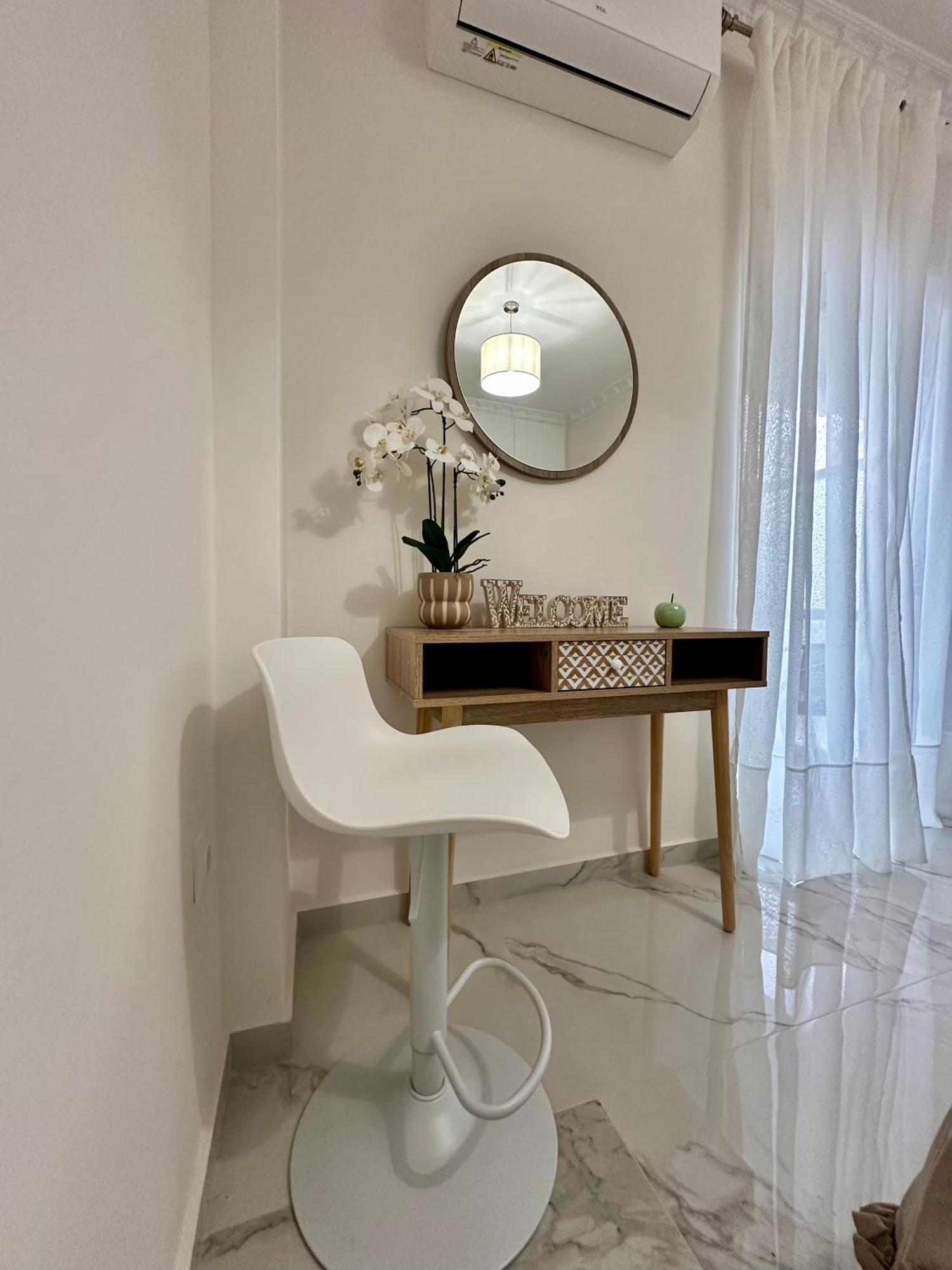 Eleni's Balcony Modern By The Sea * Loutraki (Corinthia)