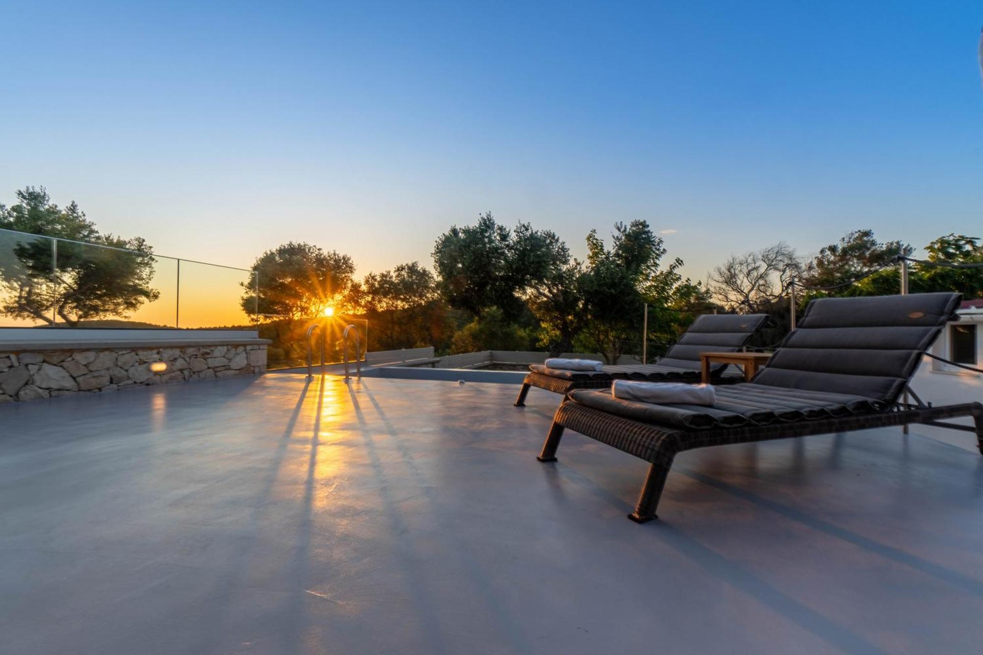 Sunset House Villa