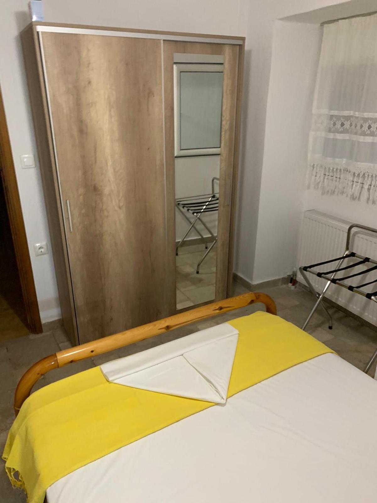 Traditional House With Breathtaking View, Makis Apartment