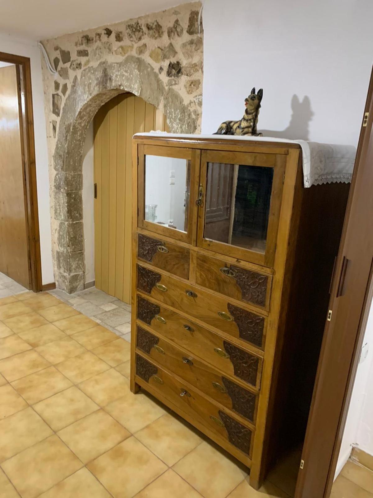 Traditional House With Breathtaking View, Makis Apartment