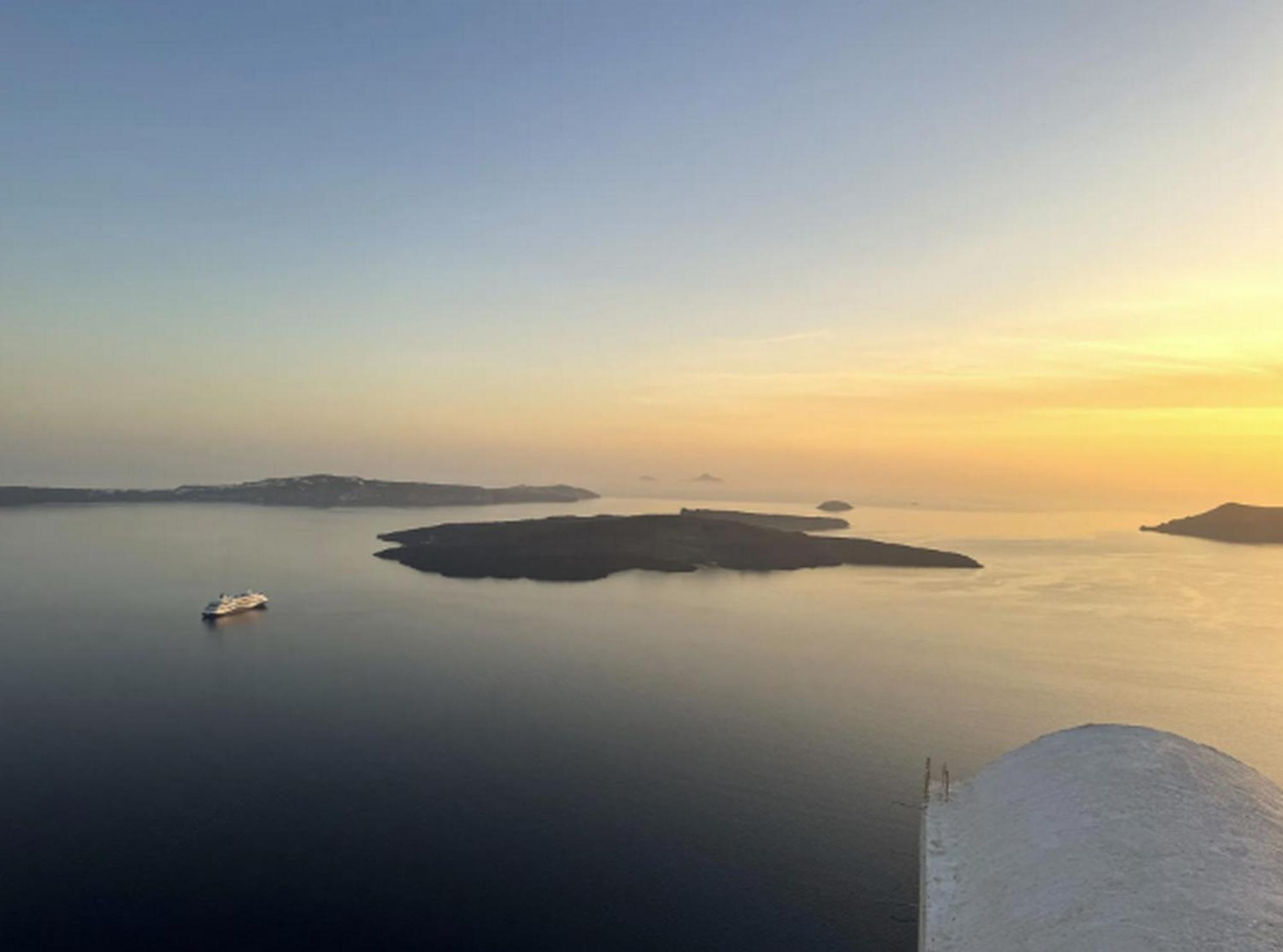 Exquisite Santorini Kamelot 3 Bedrooms Spectacular Aegean Sea Views Private Outdoor Hot Tub