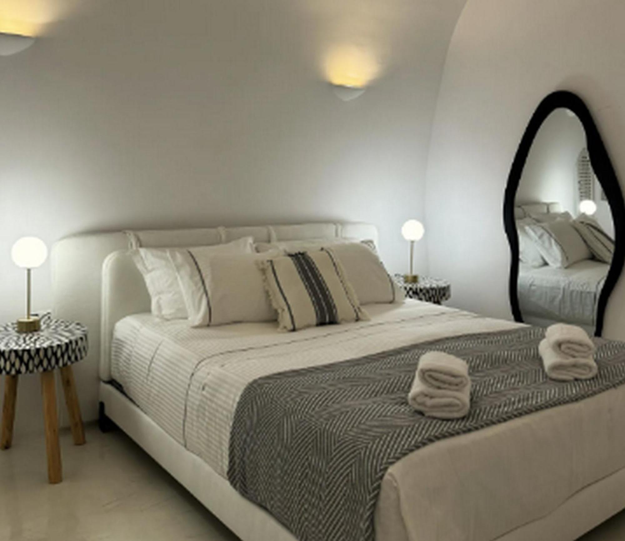 Exquisite Santorini Kamelot 3 Bedrooms Spectacular Aegean Sea Views Private Outdoor Hot Tub Imerovigli (Santorini)