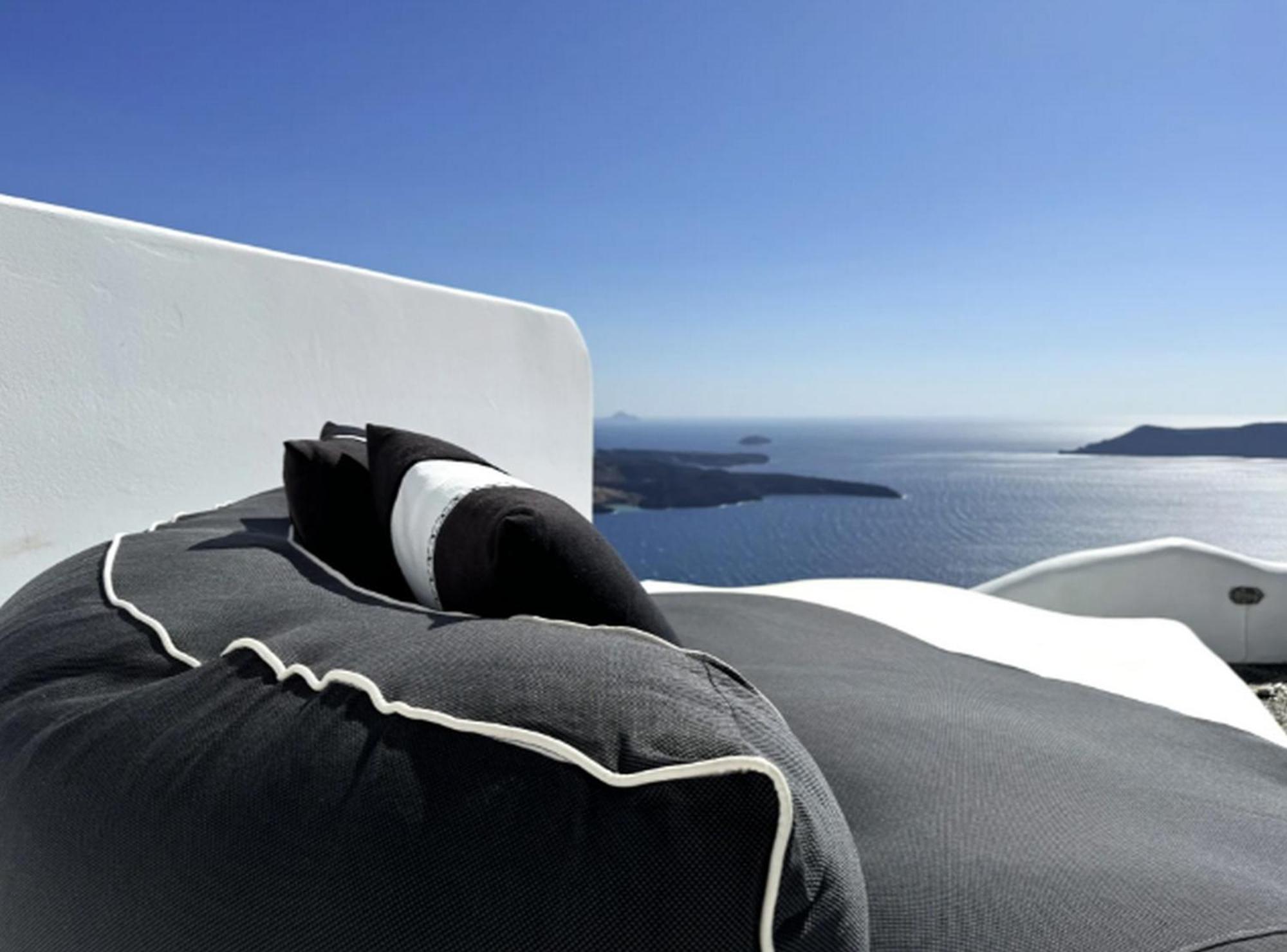 Exquisite Santorini Kamelot 3 Bedrooms Spectacular Aegean Sea Views Private Outdoor Hot Tub Villa Imerovigli (Santorini)
