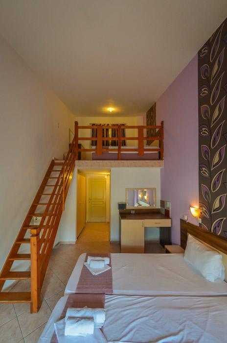 Ellas Hotel 3*