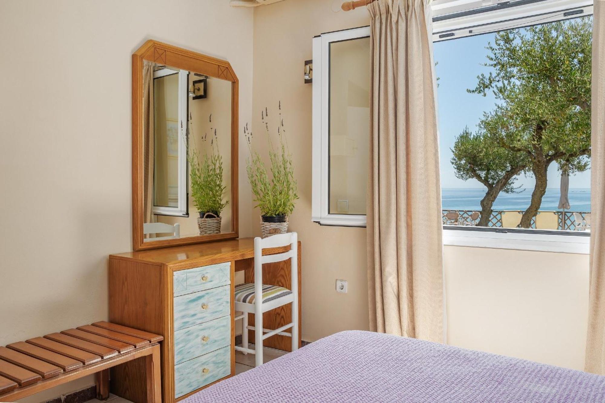 Bella Vista Sea View Apartments, By Zantewize * Tragaki