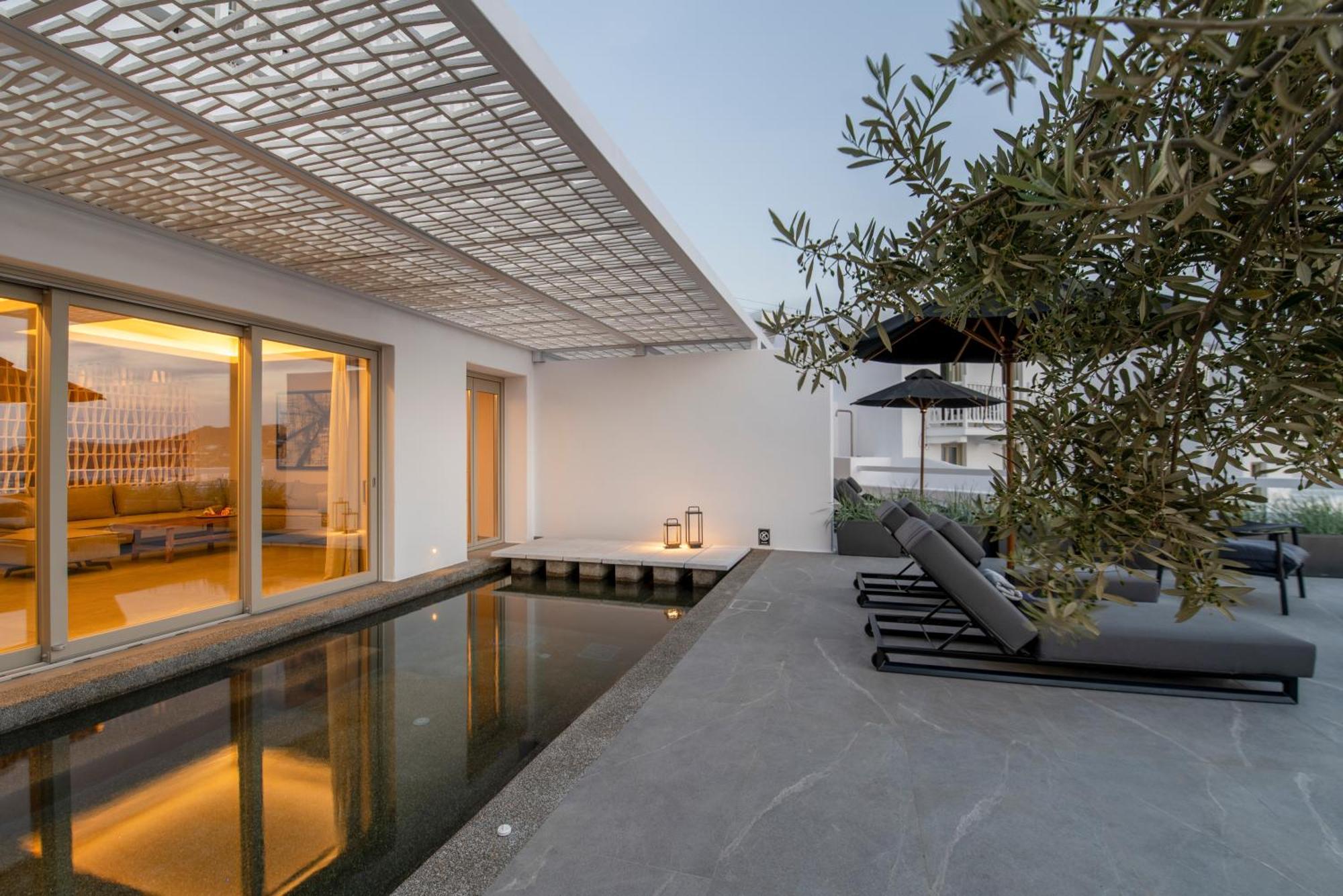 Rochari Hotel 4*