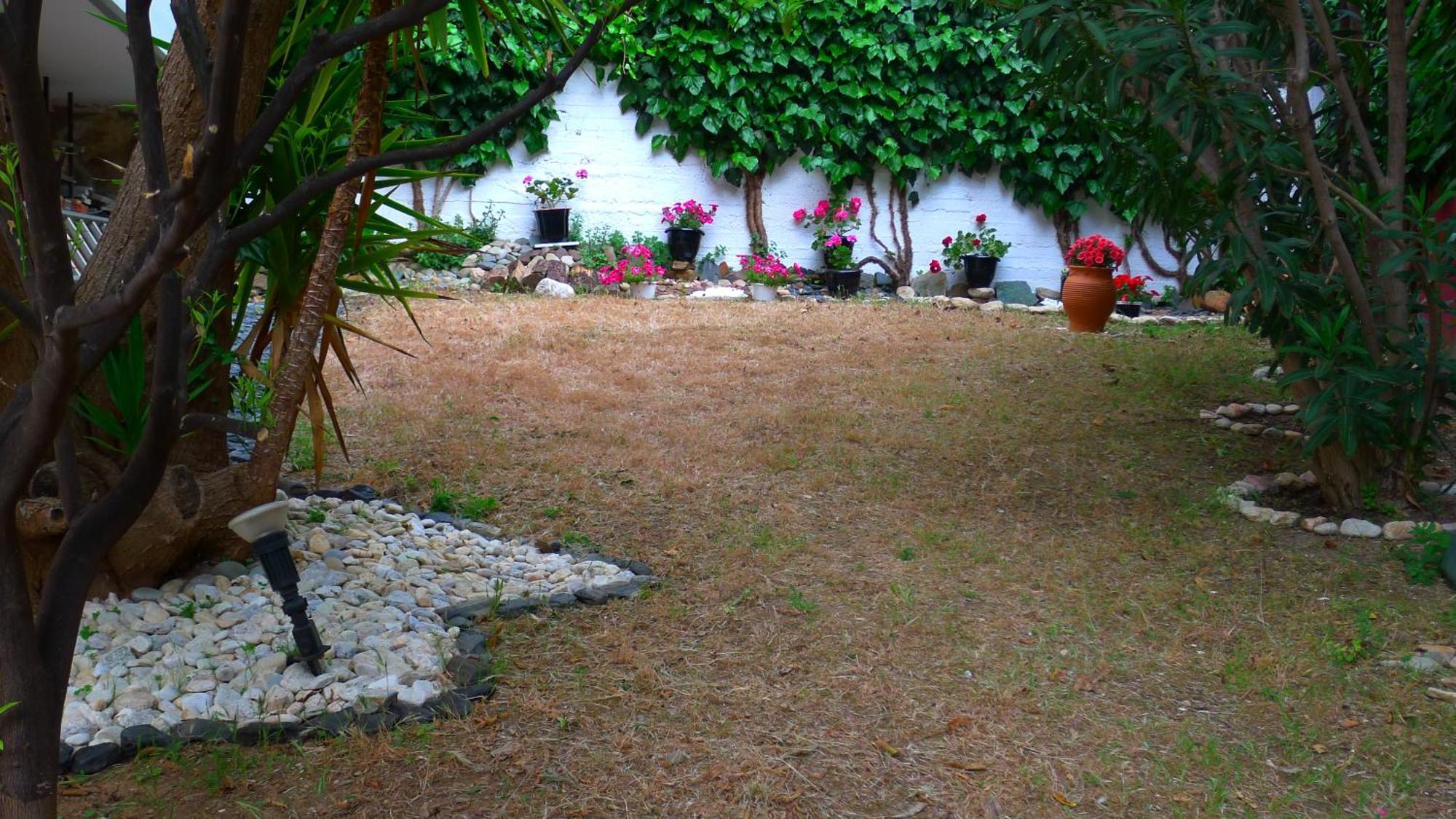 George & Sia's House Apartment *