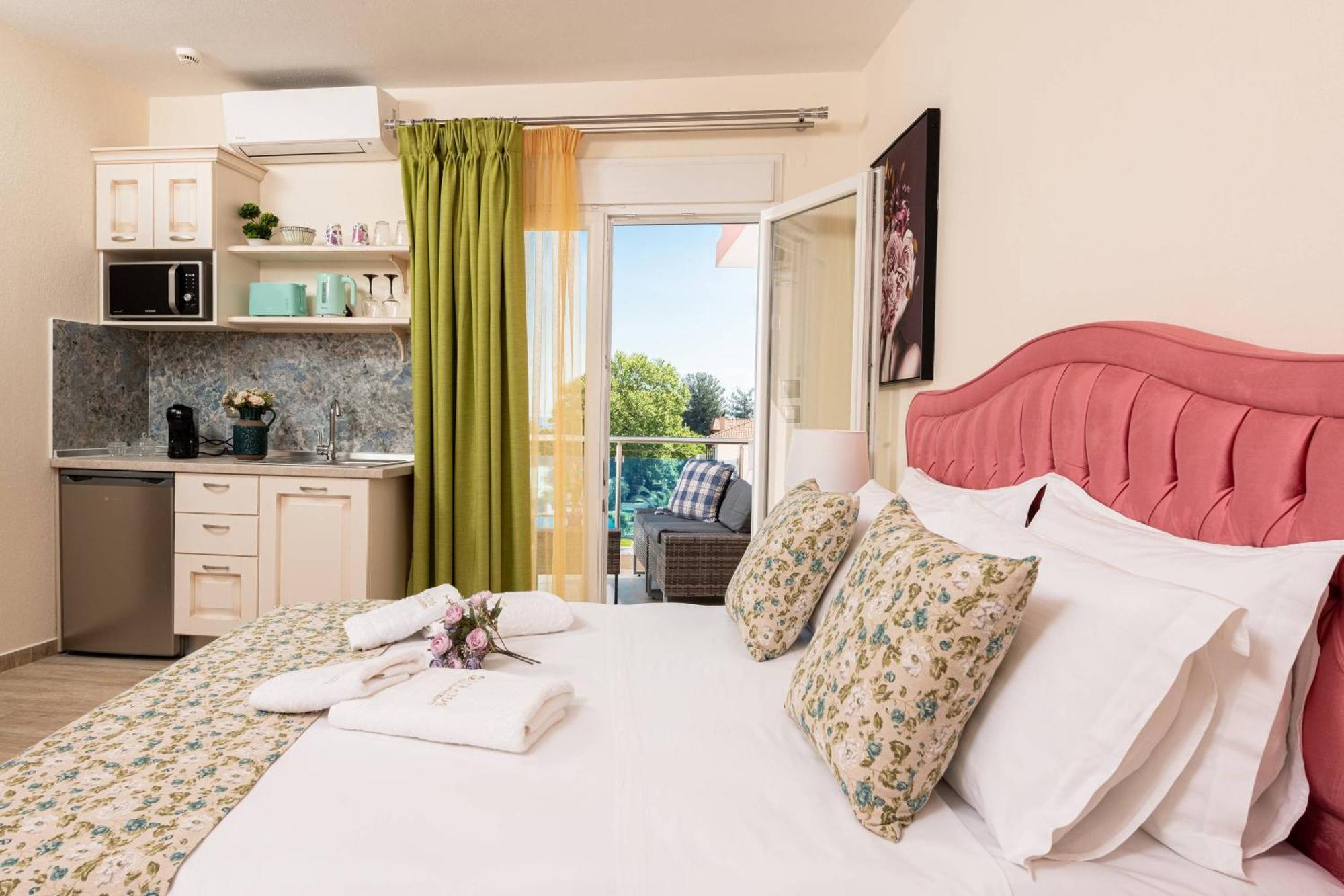 Stratos Deluxe Apartment