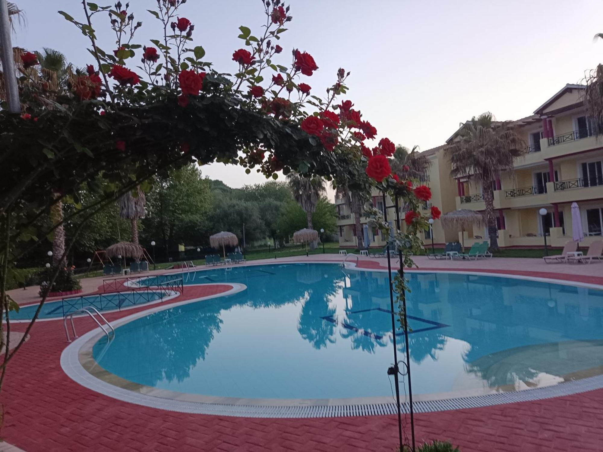 Aparthotel Damia Apts 2*