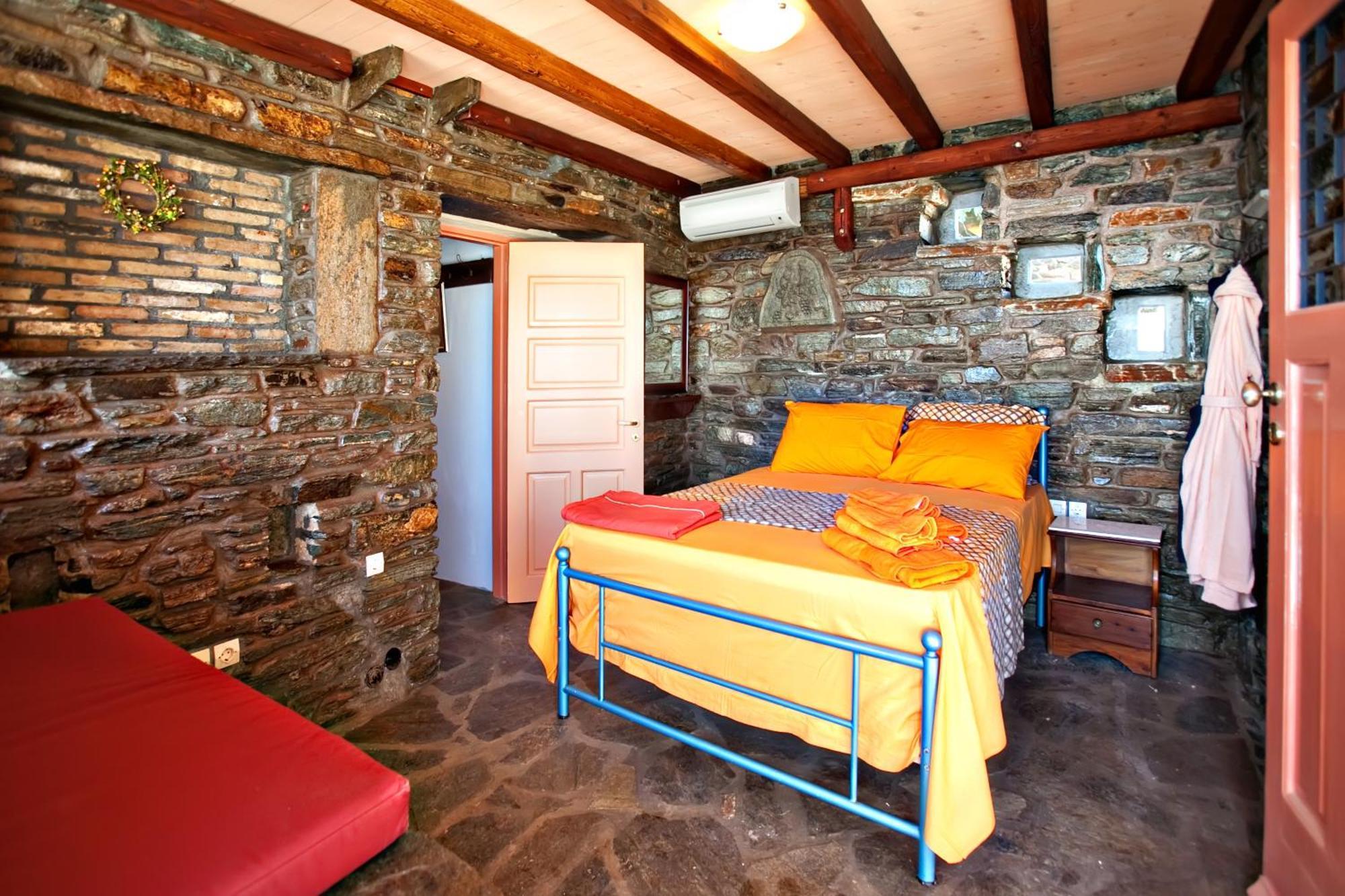 Tinos Habitart * Triandaros (Tinos)