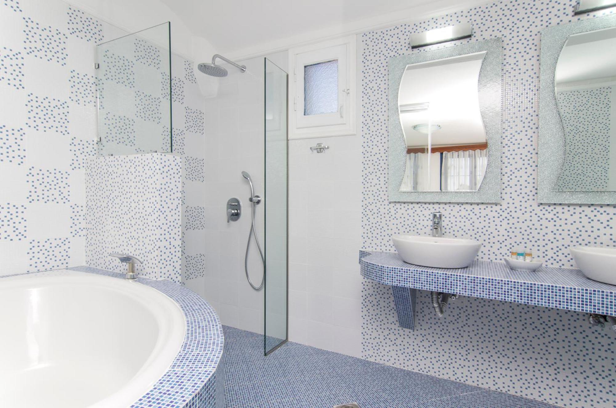 Apartment White & Blue Perivolos (Santorini)