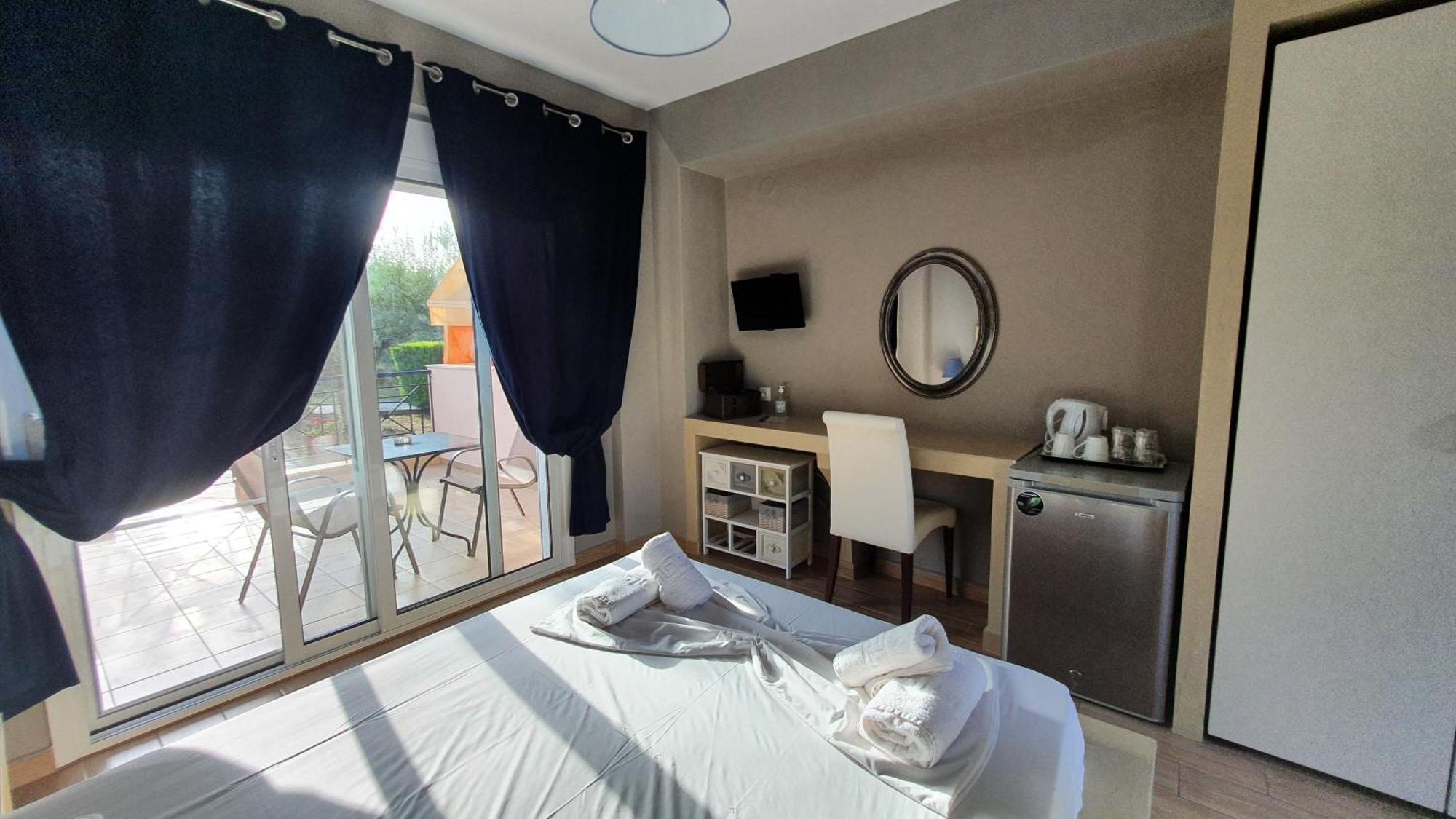 Aparthotel Agrili Apartments & Rooms 3*
