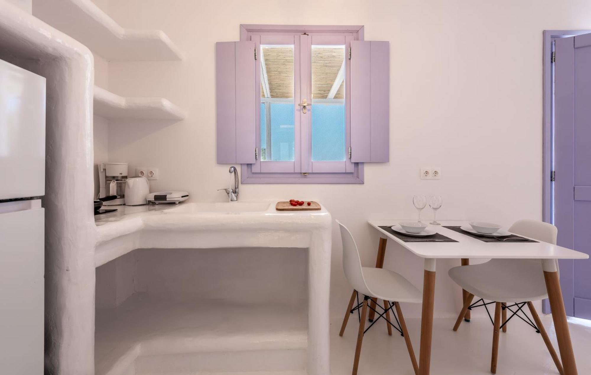Plaka Suites
