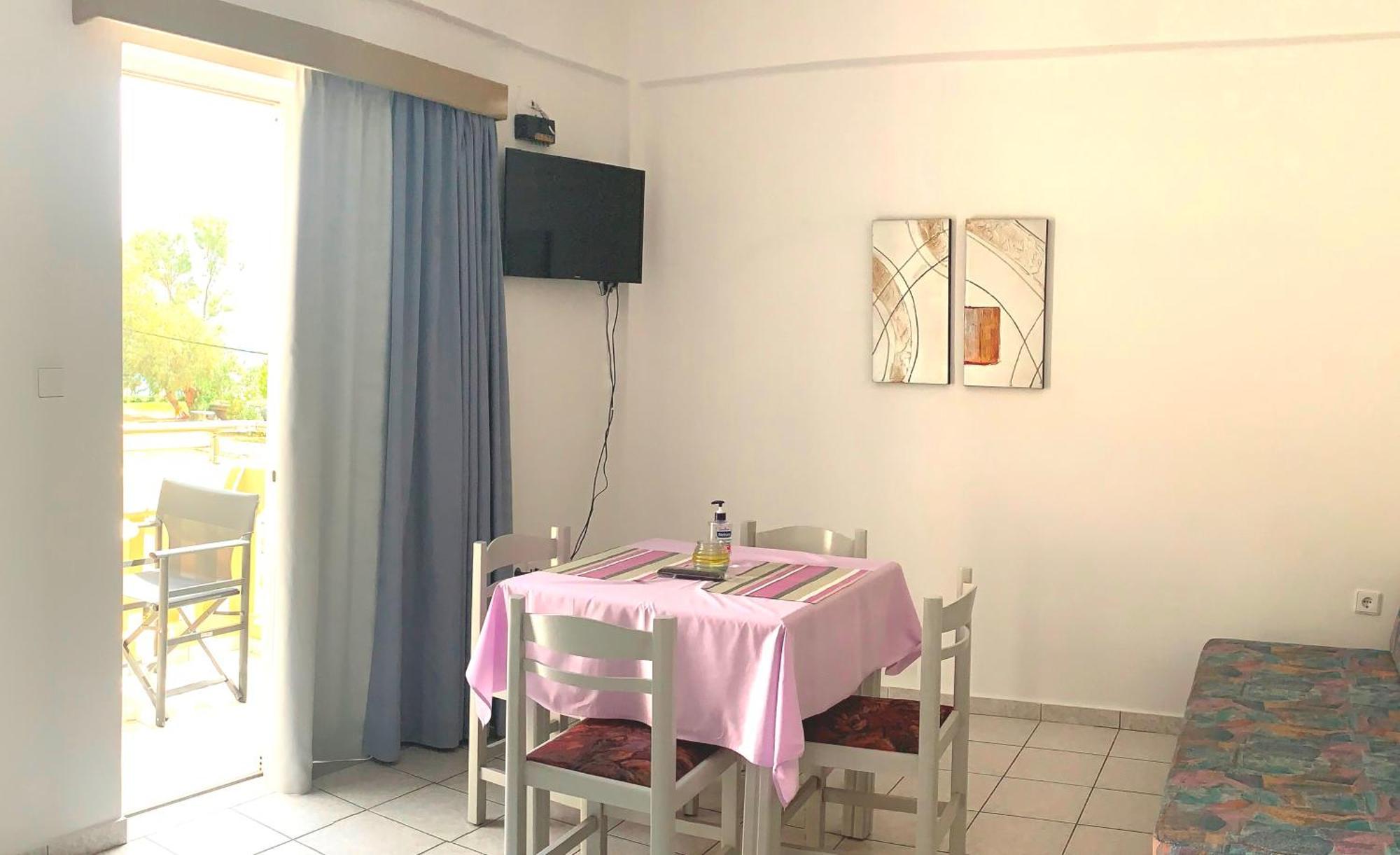 Ermis Aparthotel 3*